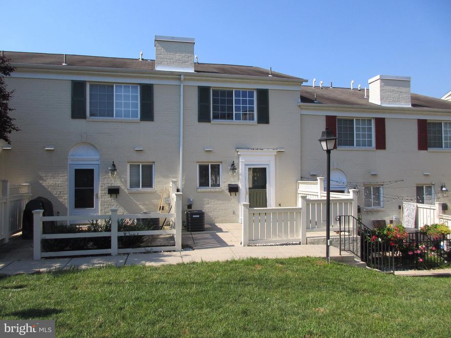 Updated Townhome with nice open floor plan. Full Sized Washer/Dryer. Kitchen Island. Custom Closet organization systems. Upgraded lighting. Neutral Decor. Patio. Courtyard location near pool and clubhouse. Large Room sizes. Nice blinds. Lots of parking. Pool. ClubHouse. Fitness Center. Public Transportation. Onsite Management office.