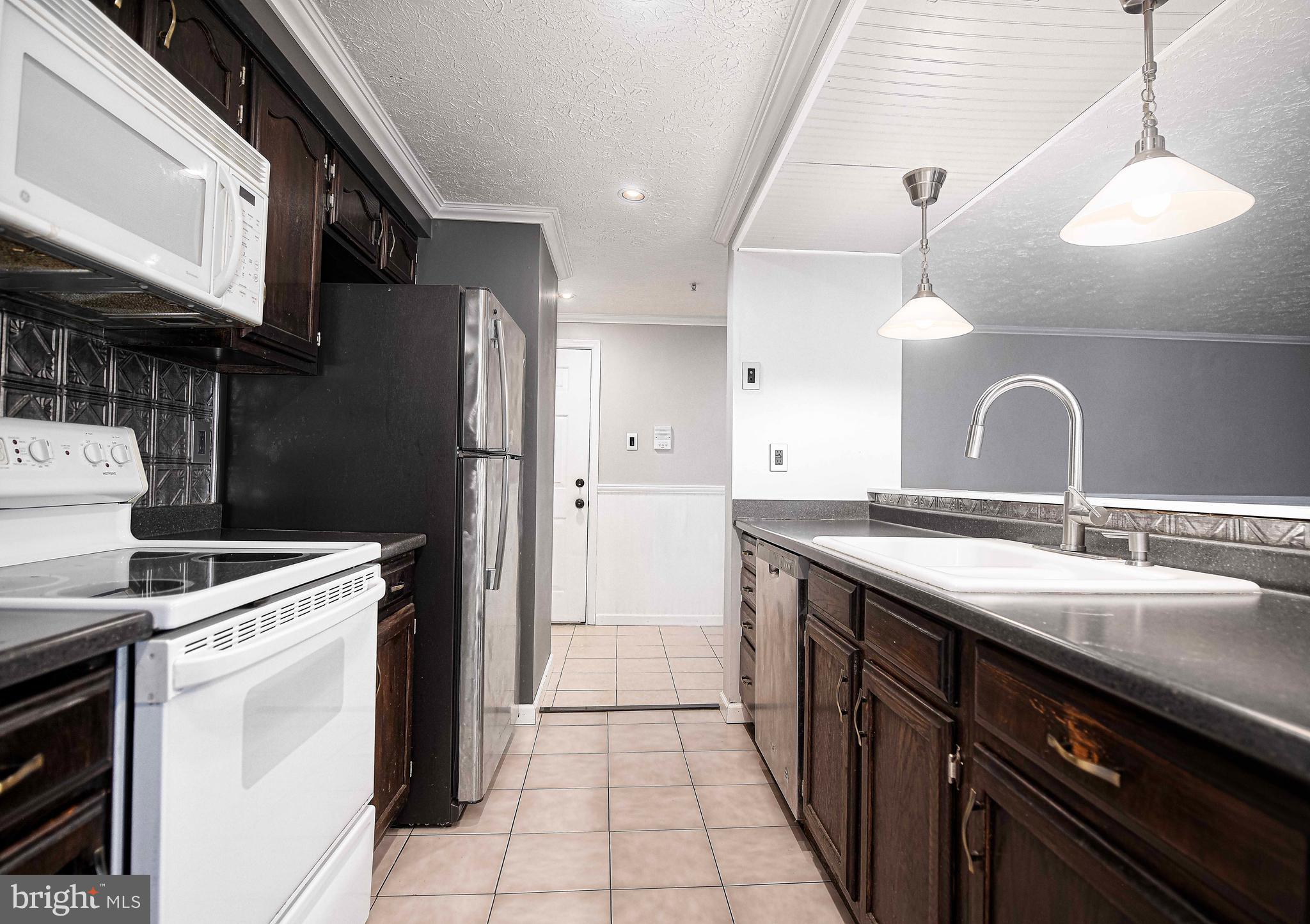 WOODBRIDGE CENTER - Residential