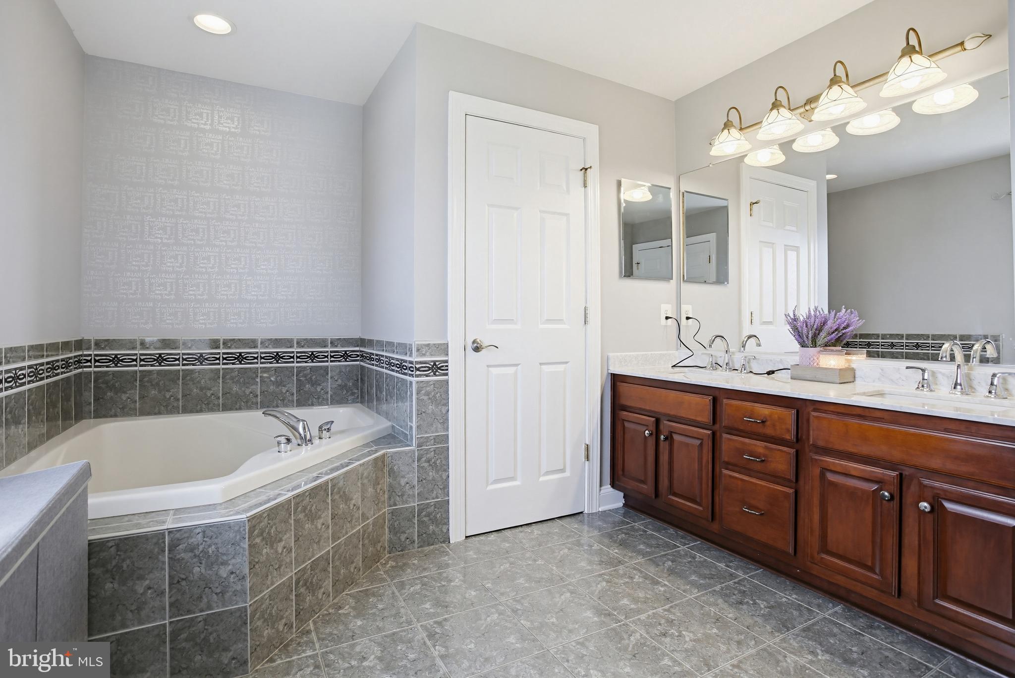 KENSINGTON FARM - Residential