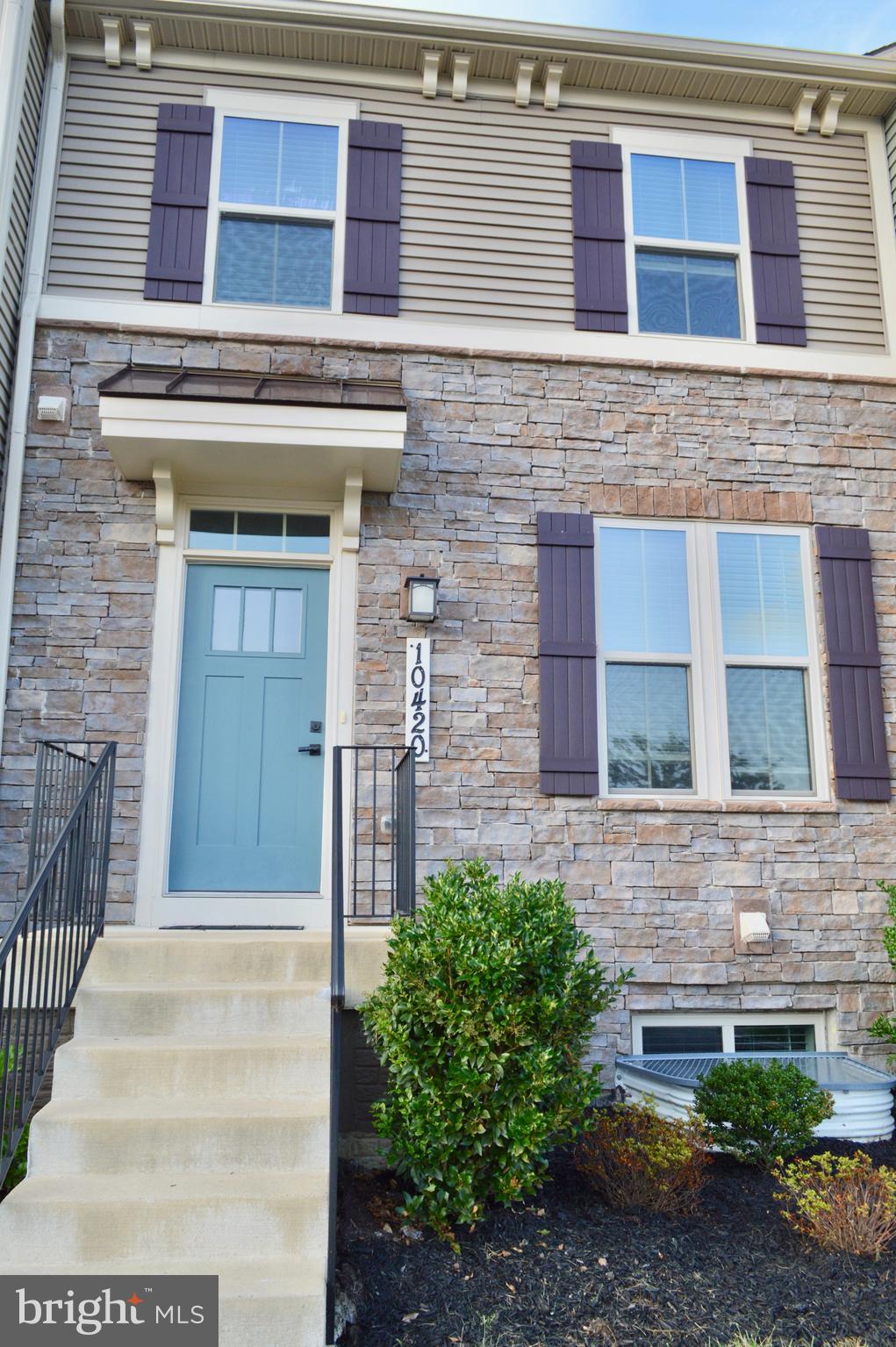 This spacious townhome offers over 2,400 square feet of stylish living space, featuring 4 bedrooms, 3 full bathrooms, and a convenient half bath. The open-concept main level boasts wide plank hardwood flooring, a gourmet kitchen with stainless steel appliances, granite countertops, a center island with breakfast bar, a dining area, and a bright living room with access to the rear yard that has a spacious deck with stairs into the back yard.
Upstairs, enjoy the convenience of a bedroom-level laundry area. The elegant primary suite features a tray ceiling, walk-in closet, and a luxurious en-suite bathroom with a granite double vanity and a large tiled shower.
Residents have access to fantastic community amenities including a neighborhood pool, tennis courts, and playgrounds. Located in a prime commuter-friendly area, this home offers comfort, style, and convenience all in one.