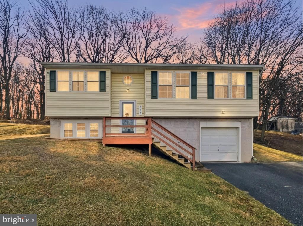 Photo of 812 Chestnut Street, DELTA, PA 17314 (MLS # PAYK2095668)