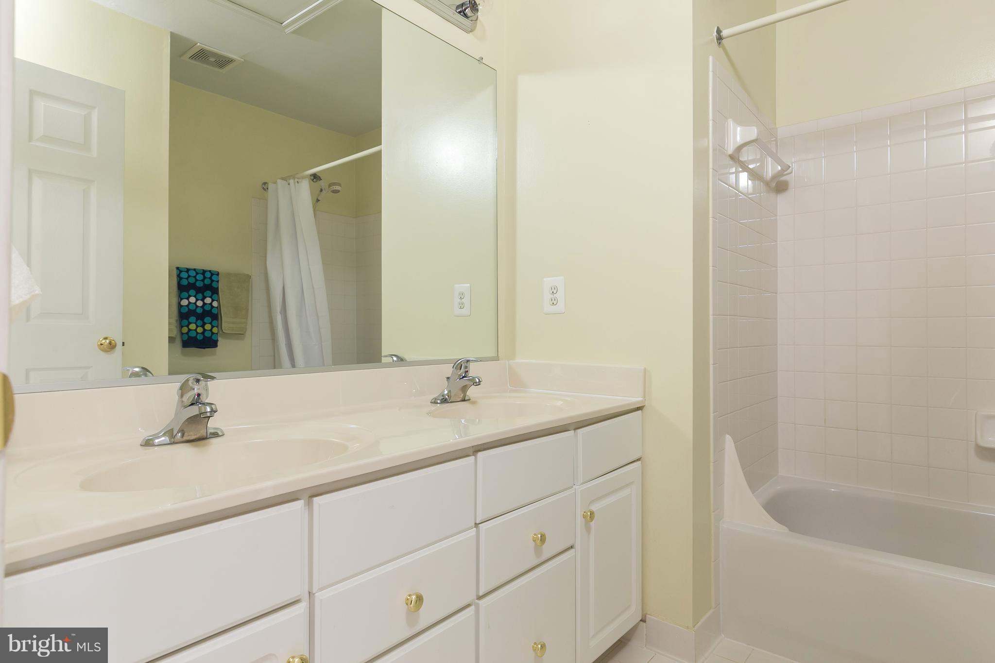 MCNAIR FARMS LANDBAY - Residential