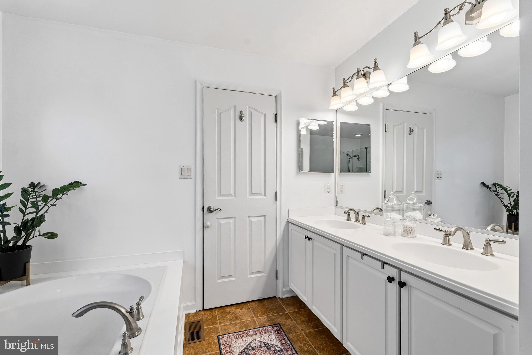 GALES MANOR - Residential