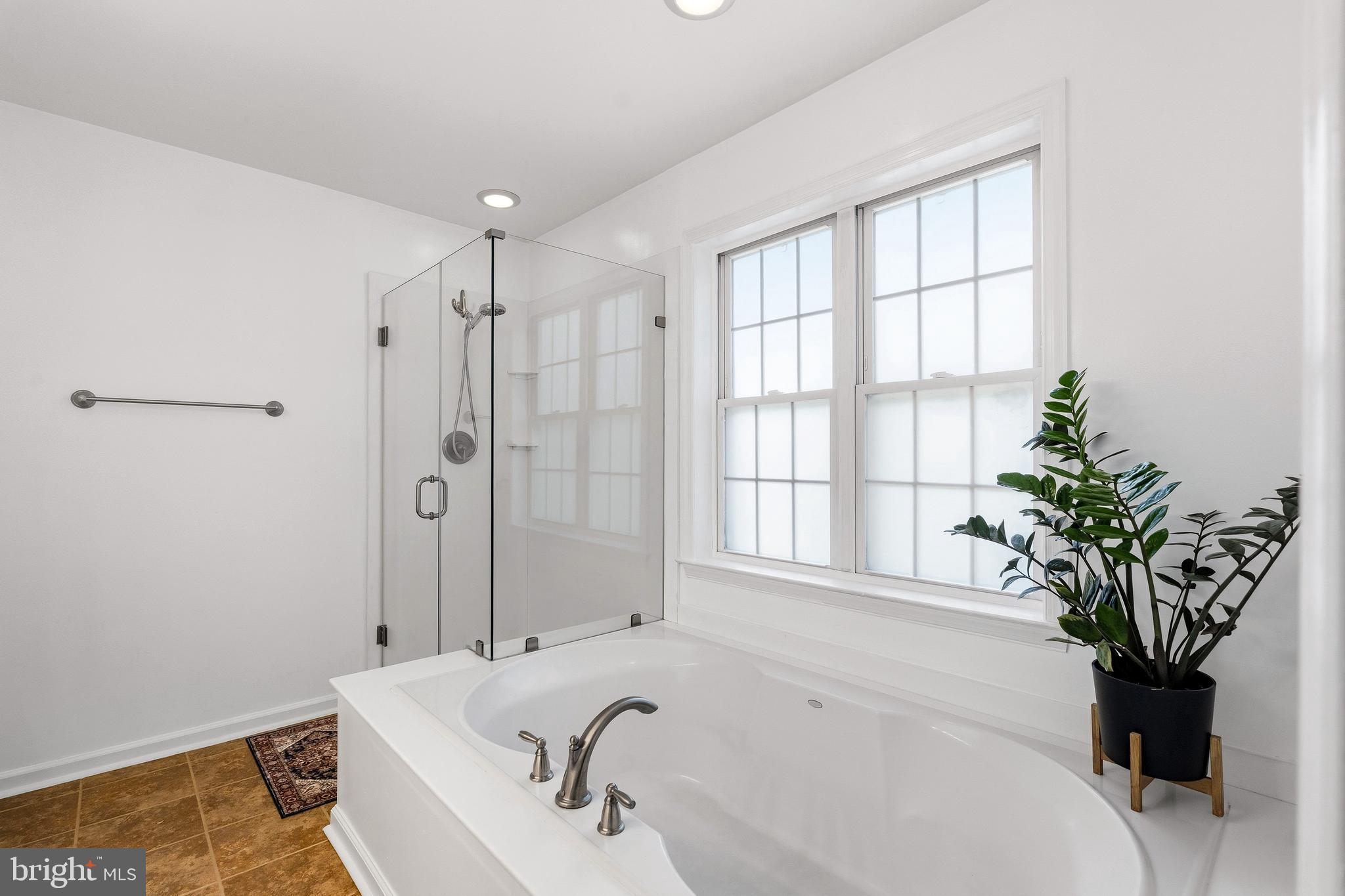 GALES MANOR - Residential