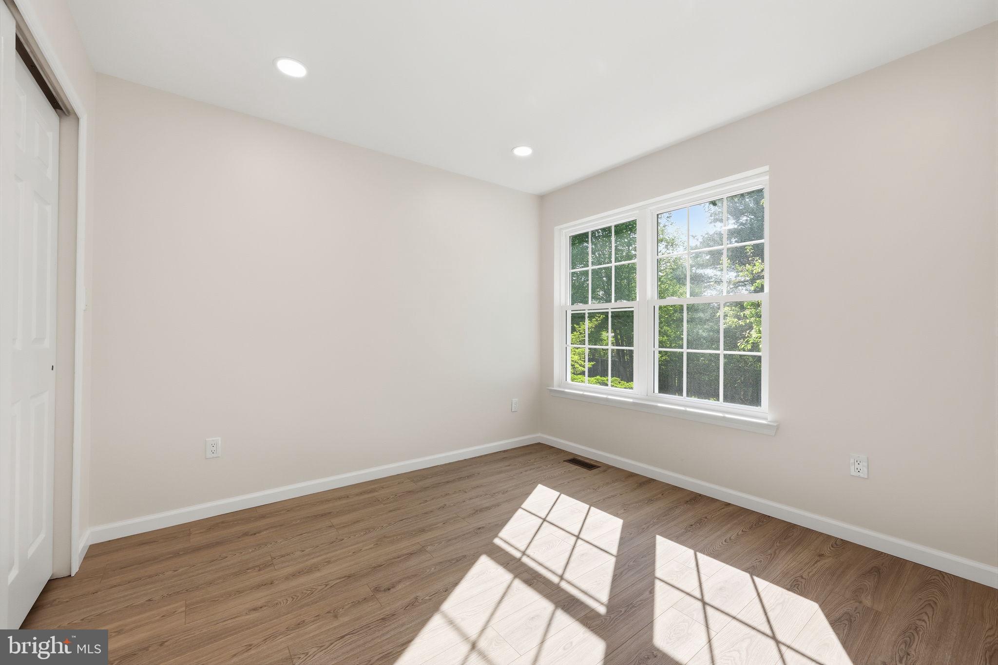 MAKEFIELD GLEN - Residential