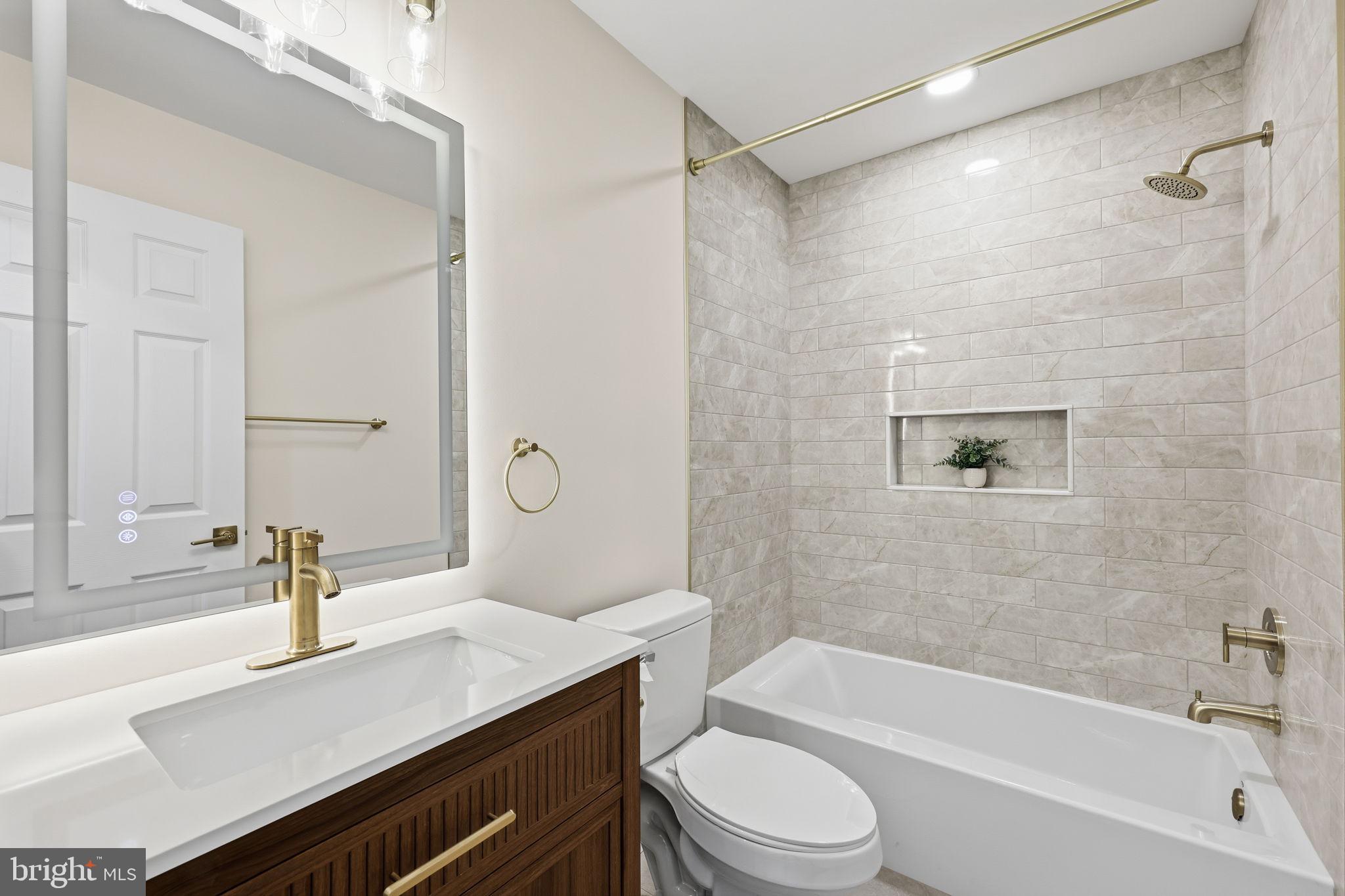 MAKEFIELD GLEN - Residential