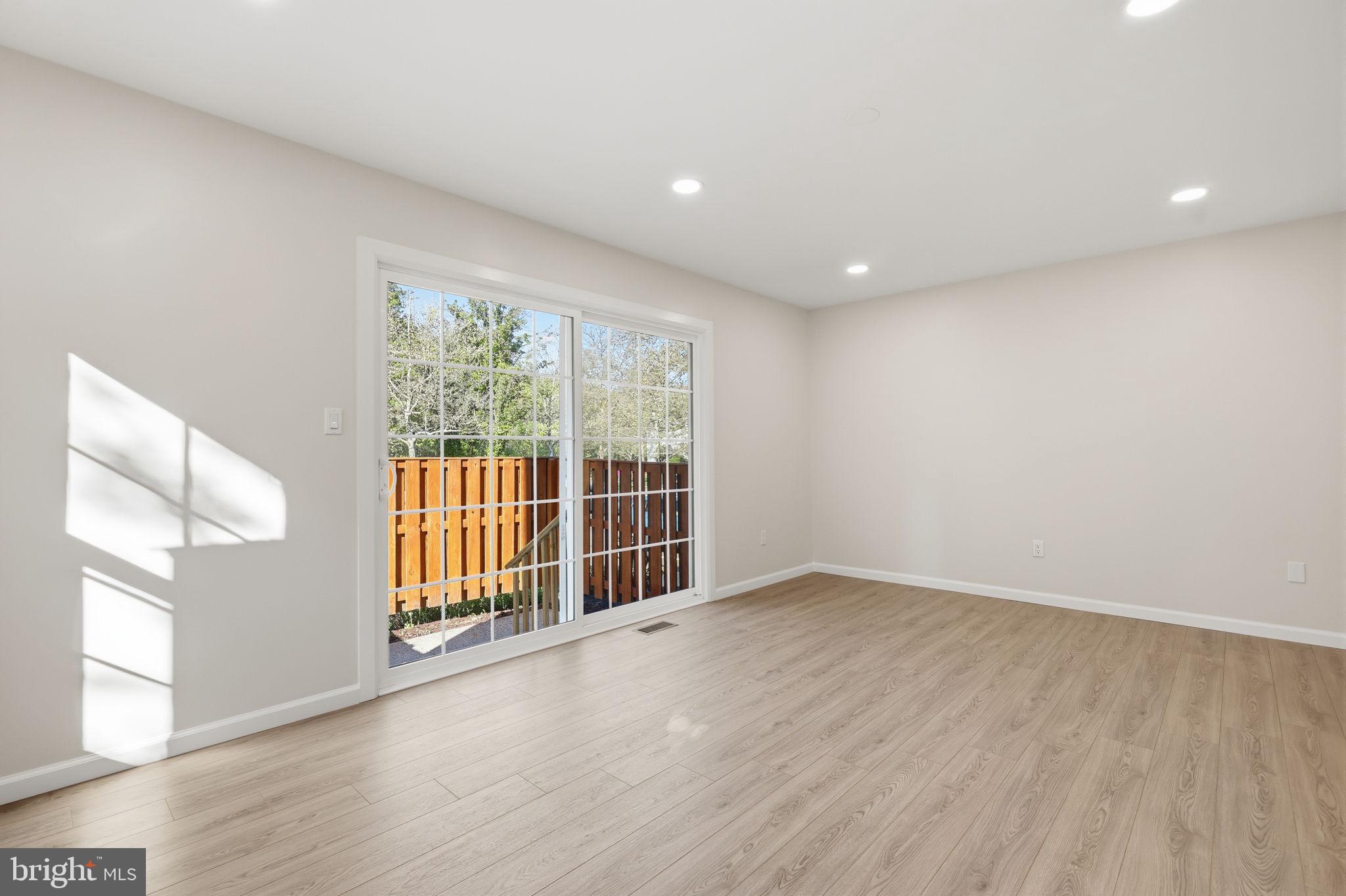 MAKEFIELD GLEN - Residential