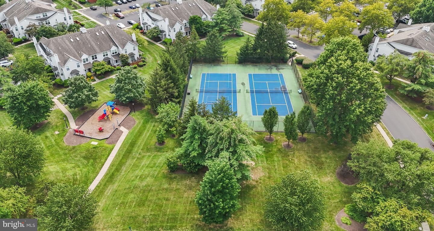 MAKEFIELD GLEN - Residential