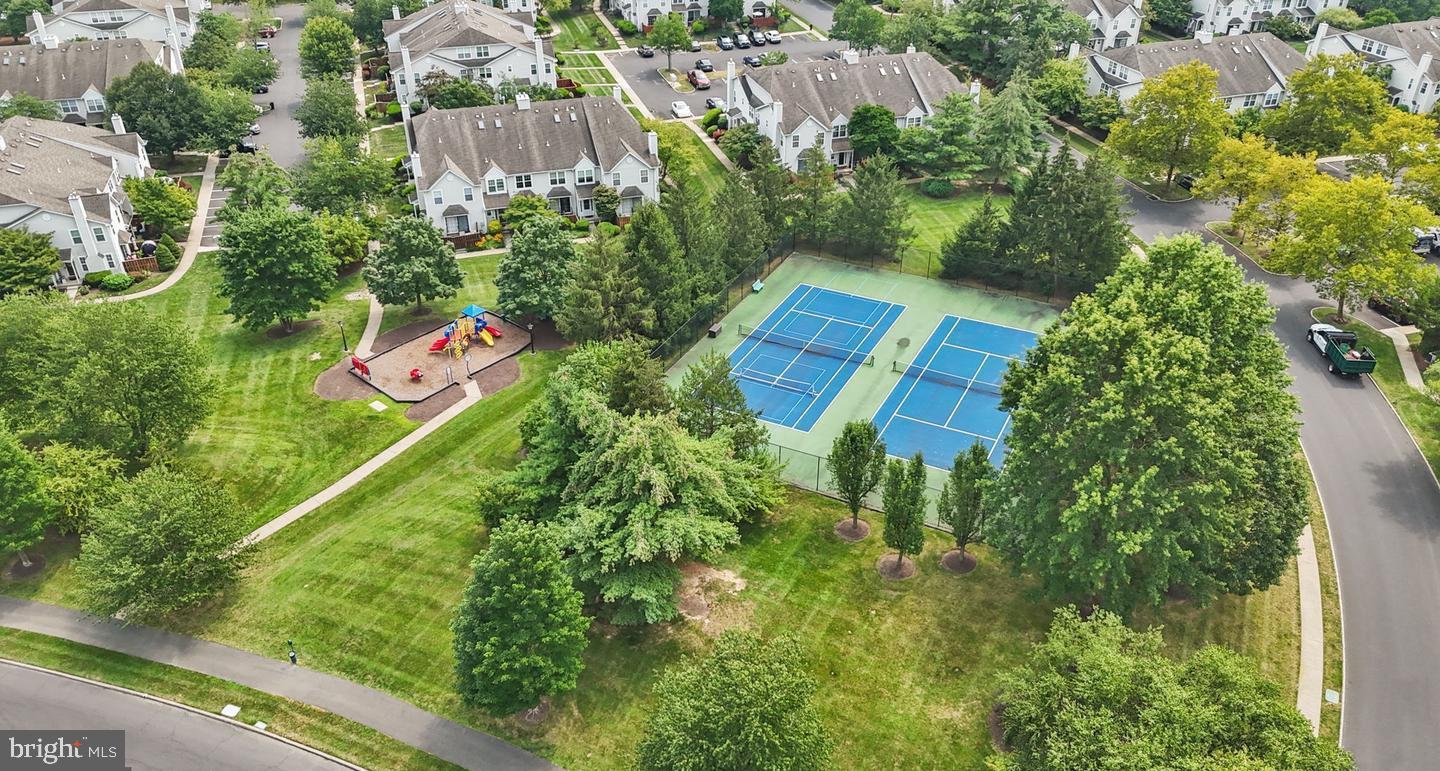 MAKEFIELD GLEN - Residential