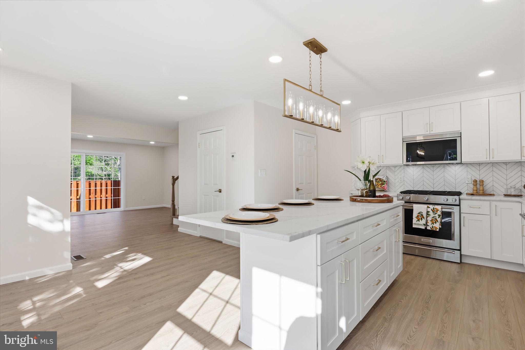 MAKEFIELD GLEN - Residential