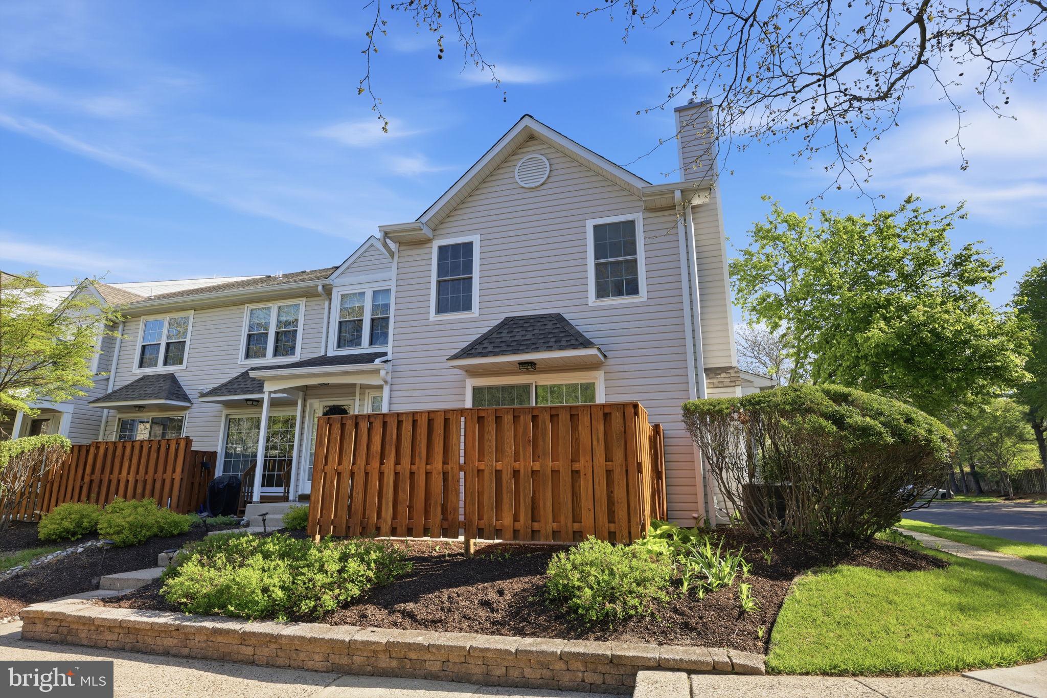 MAKEFIELD GLEN - Residential