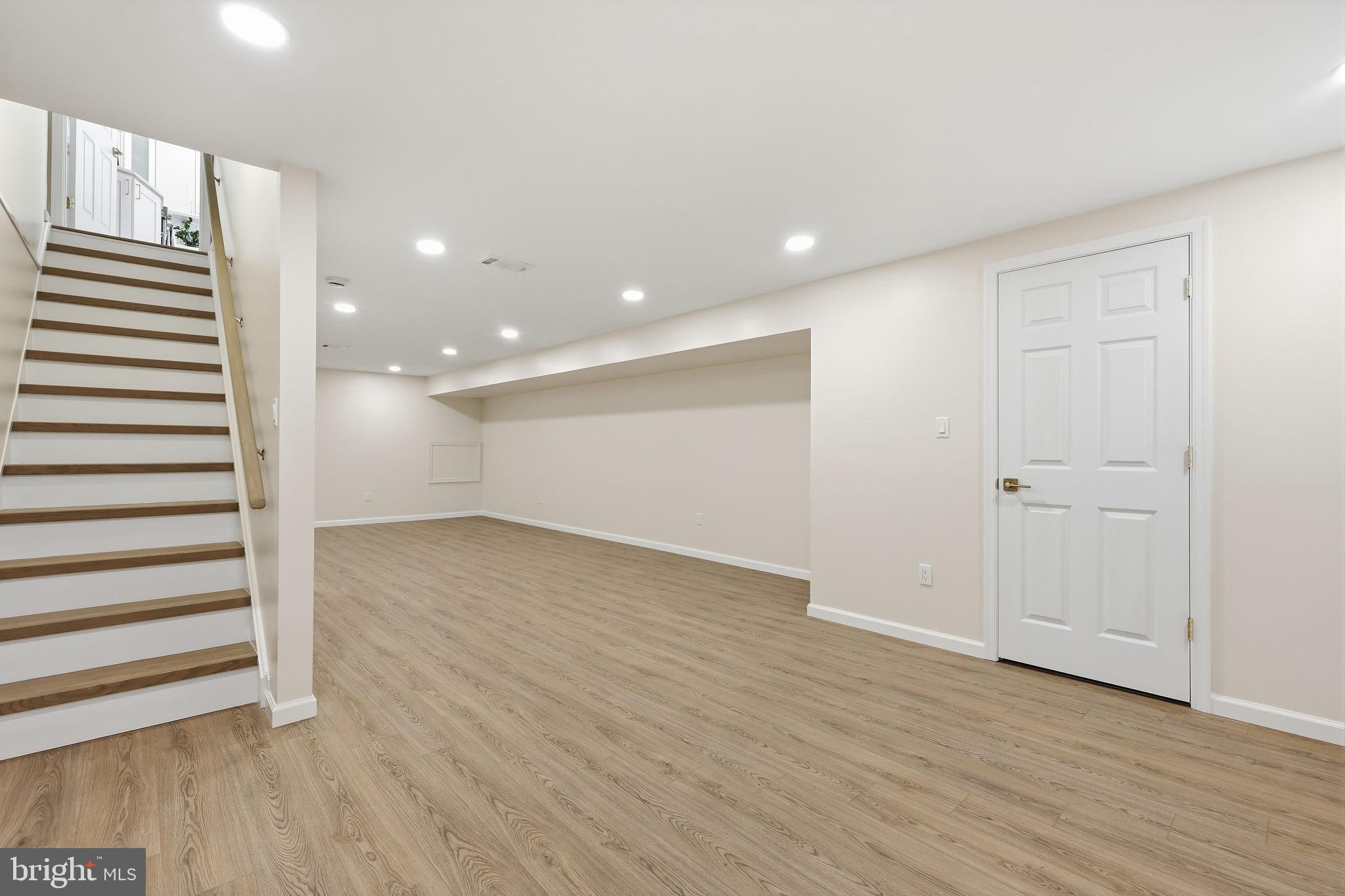 MAKEFIELD GLEN - Residential