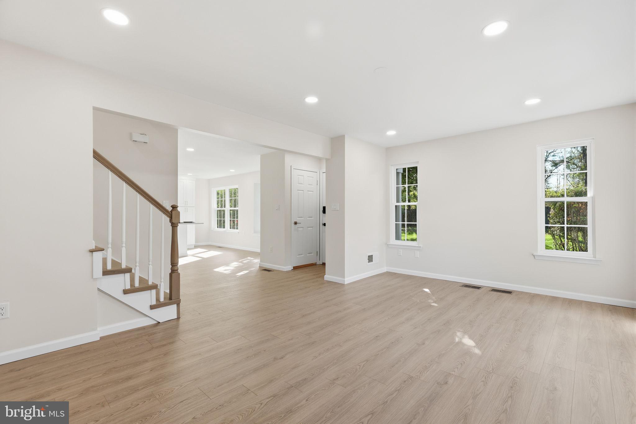 MAKEFIELD GLEN - Residential