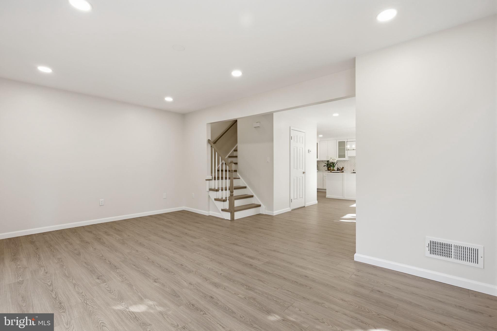 MAKEFIELD GLEN - Residential