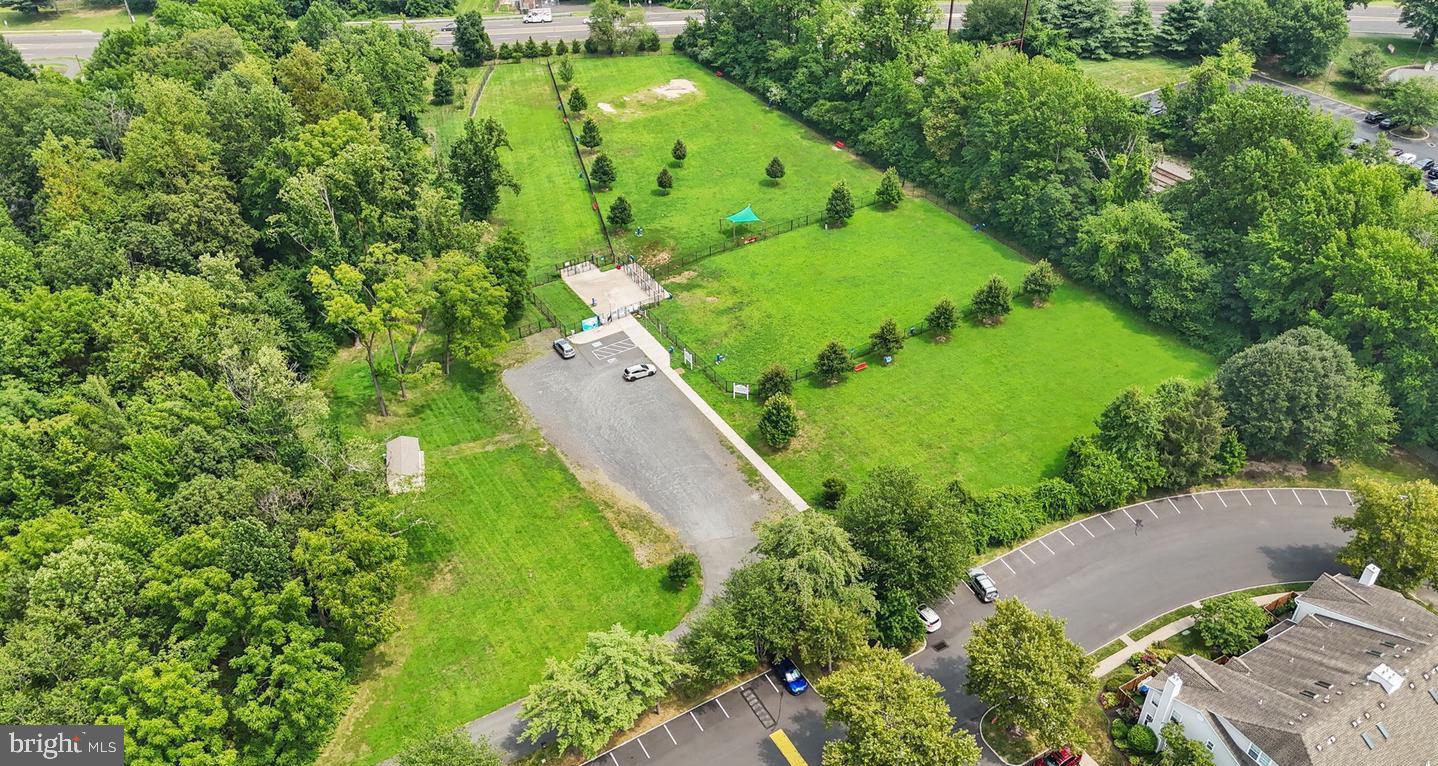 MAKEFIELD GLEN - Residential