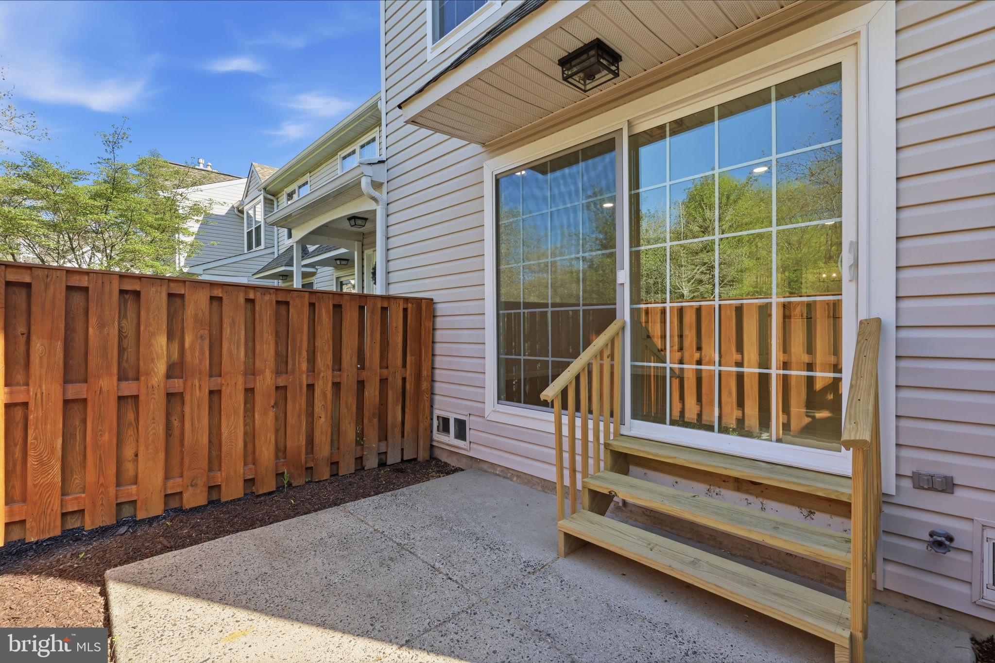 MAKEFIELD GLEN - Residential