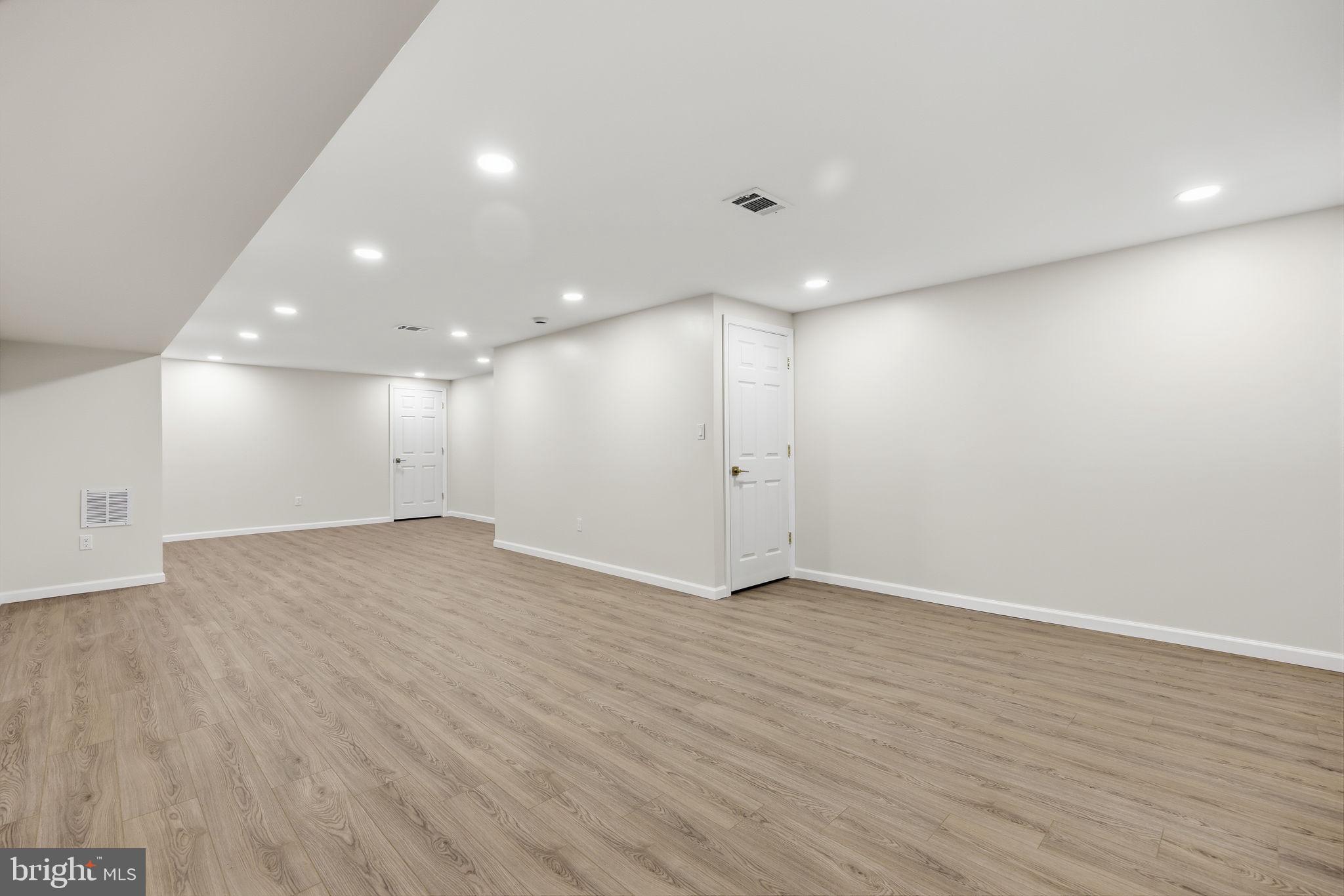 MAKEFIELD GLEN - Residential