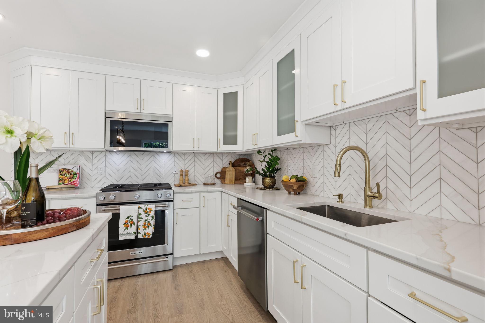 MAKEFIELD GLEN - Residential