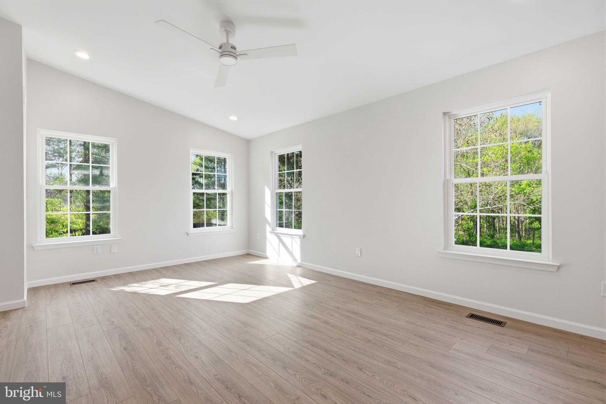 MAKEFIELD GLEN - Residential