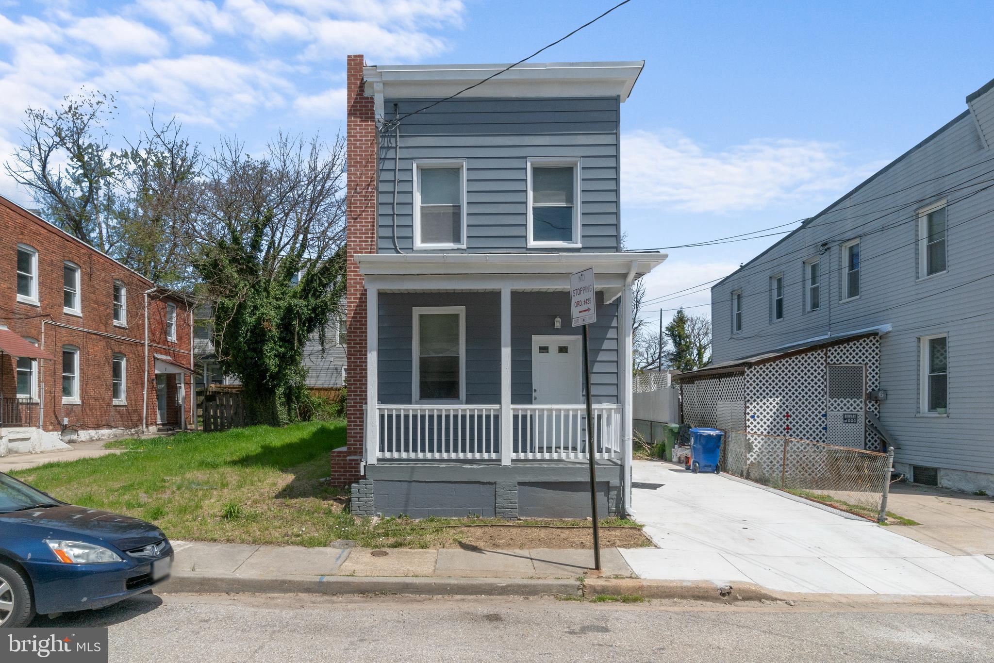 Must see beautiful renovated home in Hamilton area stainless steel appliances , hardwood floors to just name a few features! Must see before it's gone. Make it your home today.