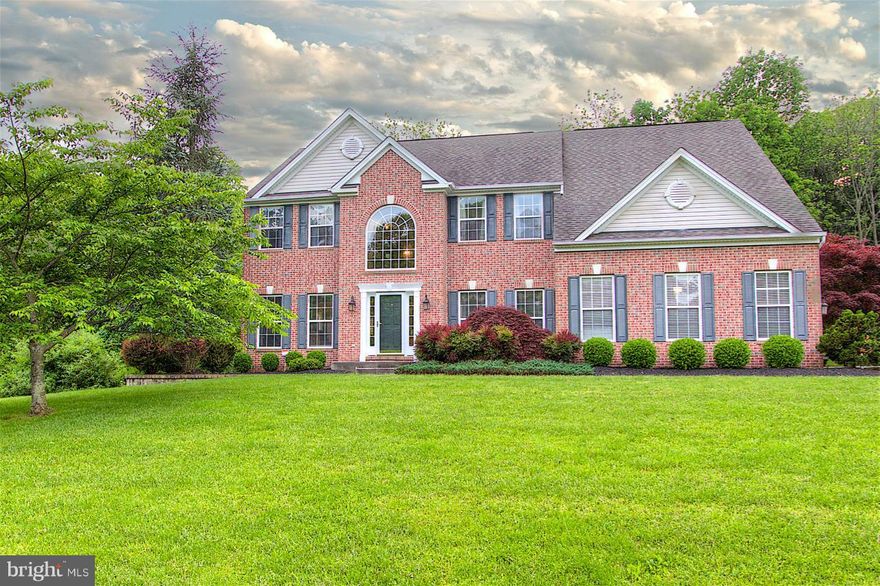 GORGEOUS 5 BR COLONIAL NESTLED  ON NEARLY AN ACRE IN PRIVATE LAKE COMMUNITY OF CAMPUS HILLS ESTATES- GEMCRAFT SALEM MODEL- OPEN FLOOR PLAN W/ 2 STORY FOYER * UPDATED KIT. HAS NEW GRANITE COUNTER TOPS FLOWING ONTO 500 SQ. FT.  COVERED REAR  DECK BACKING TO PRESERVED WOODED  LAND* SECLUDED PRIVATE BACK YARD* 1ST FLR. OFFICE* FAMILY ROOM W/ GAS FIREPLACE*GLEAMING HRWD FLRS  *UPDATED SUPER MASTER BATH