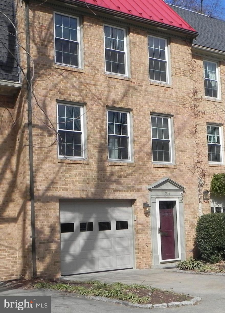 DelRay-Updated Kitchen & Baths,Freshly painted, HDWDS Throughout. Entrance level finished, great for office/exercise or storage. Private Patio off of Living Room. Wood burning FPL. LVG RM Flat Screen TV & surround Sound system are part of the package. Pets case by case. NO SMOKING