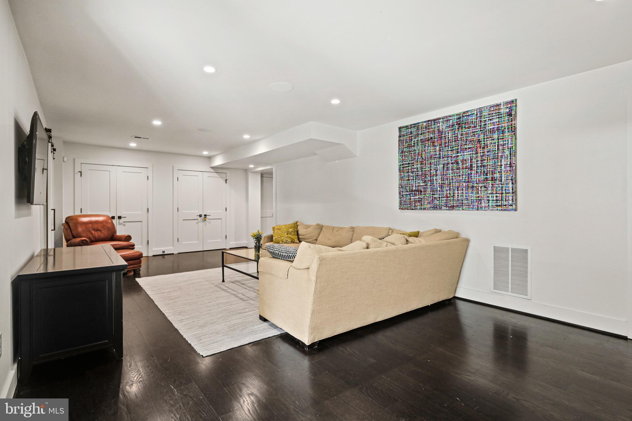 KENTSDALE ESTATES - Residential