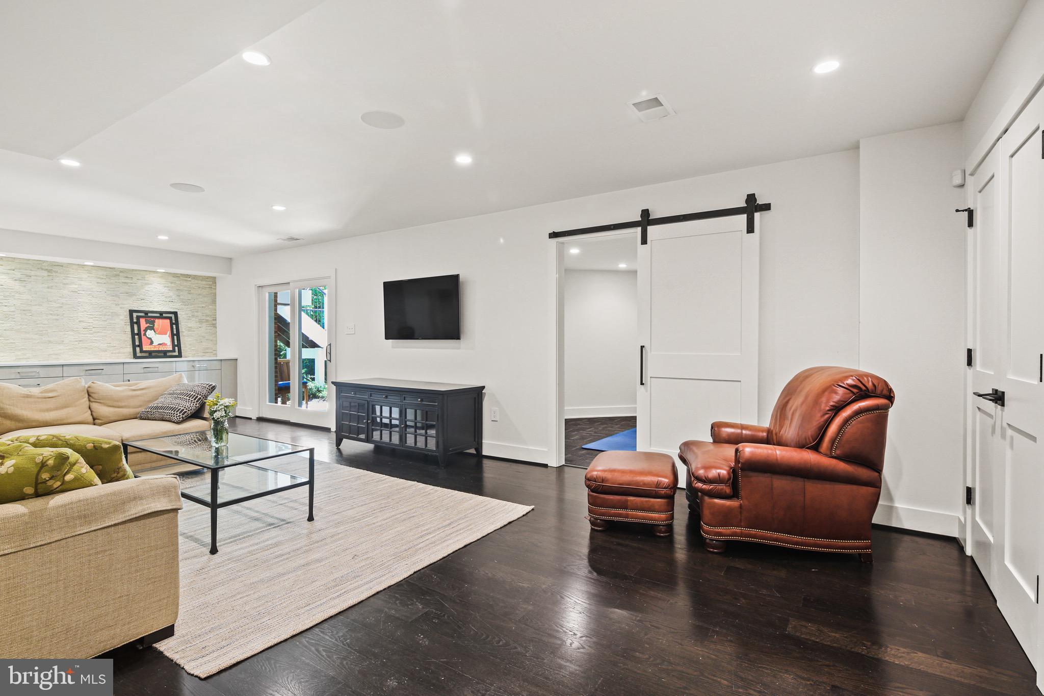 KENTSDALE ESTATES - Residential