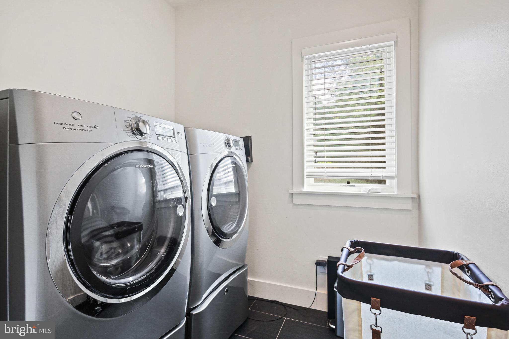 KENTSDALE ESTATES - Residential