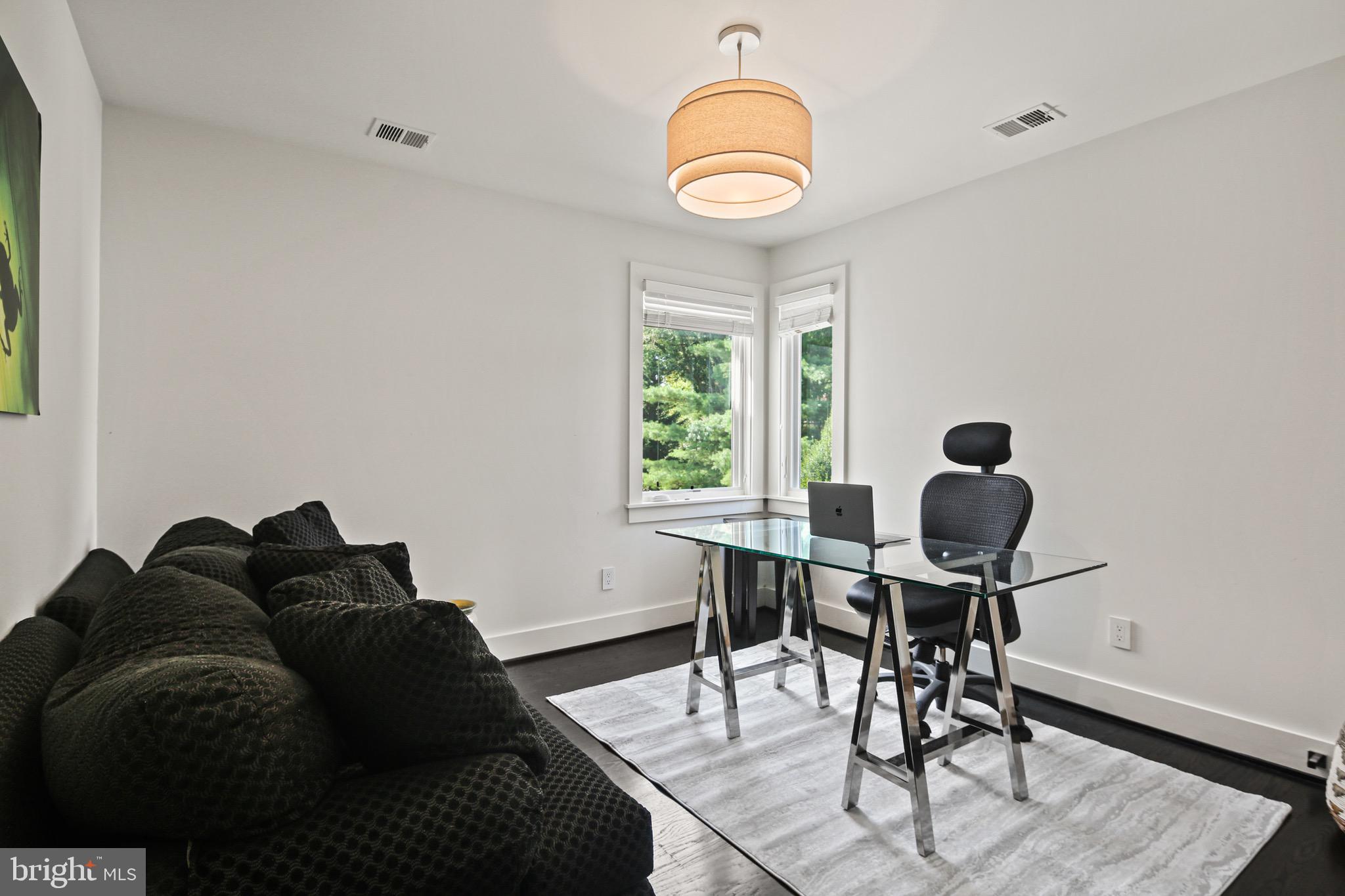 KENTSDALE ESTATES - Residential