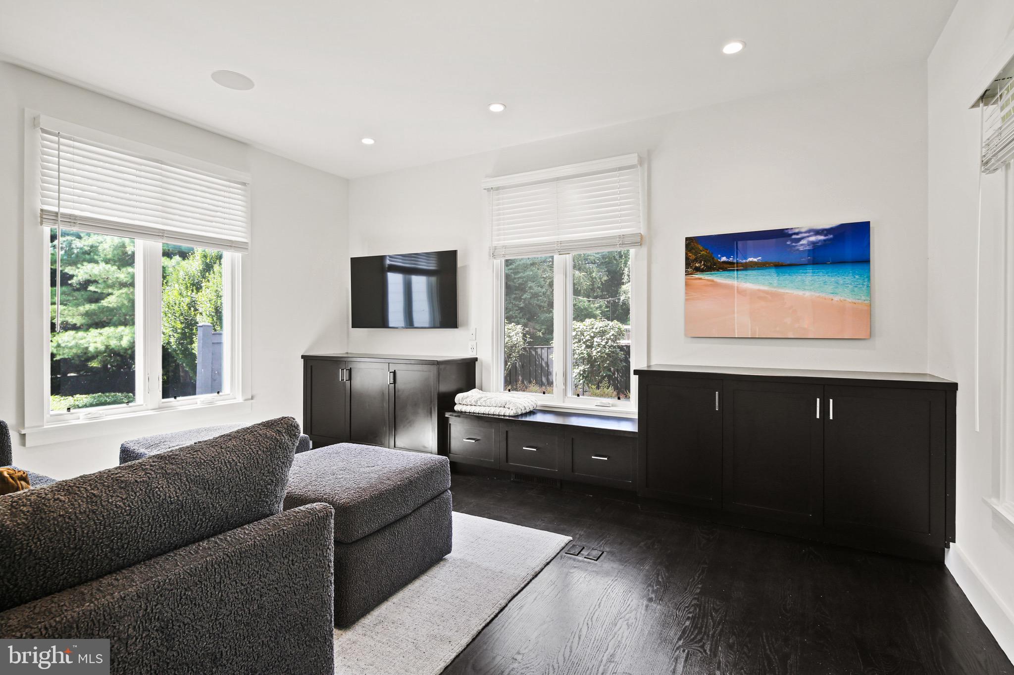 KENTSDALE ESTATES - Residential