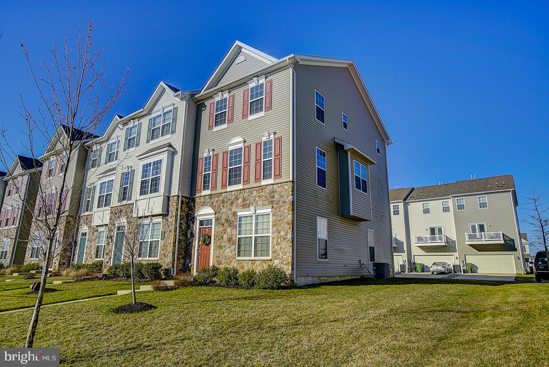 474 N PALACE DRIVE