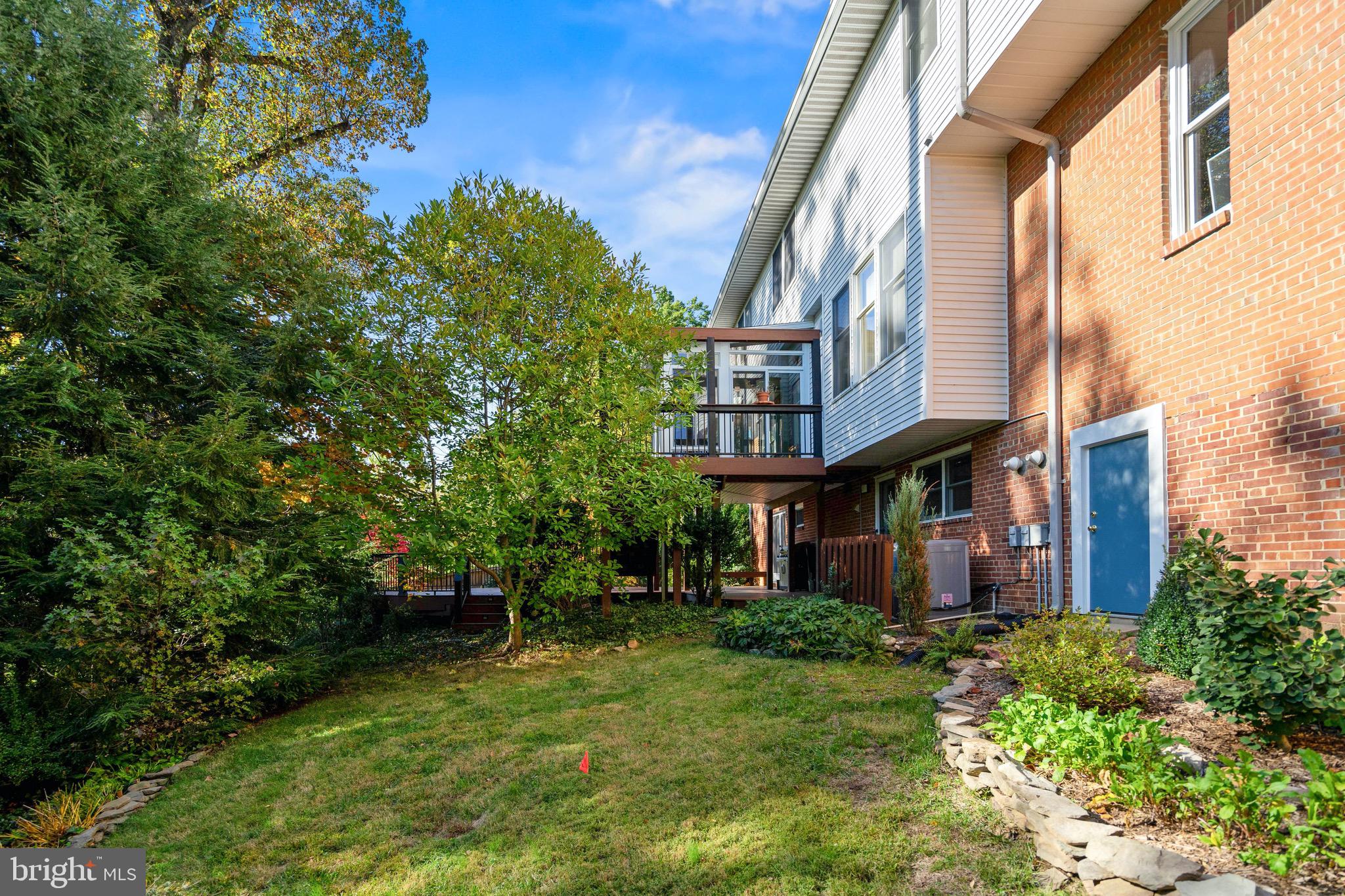 COUNTRY CLUB HILLS - Residential