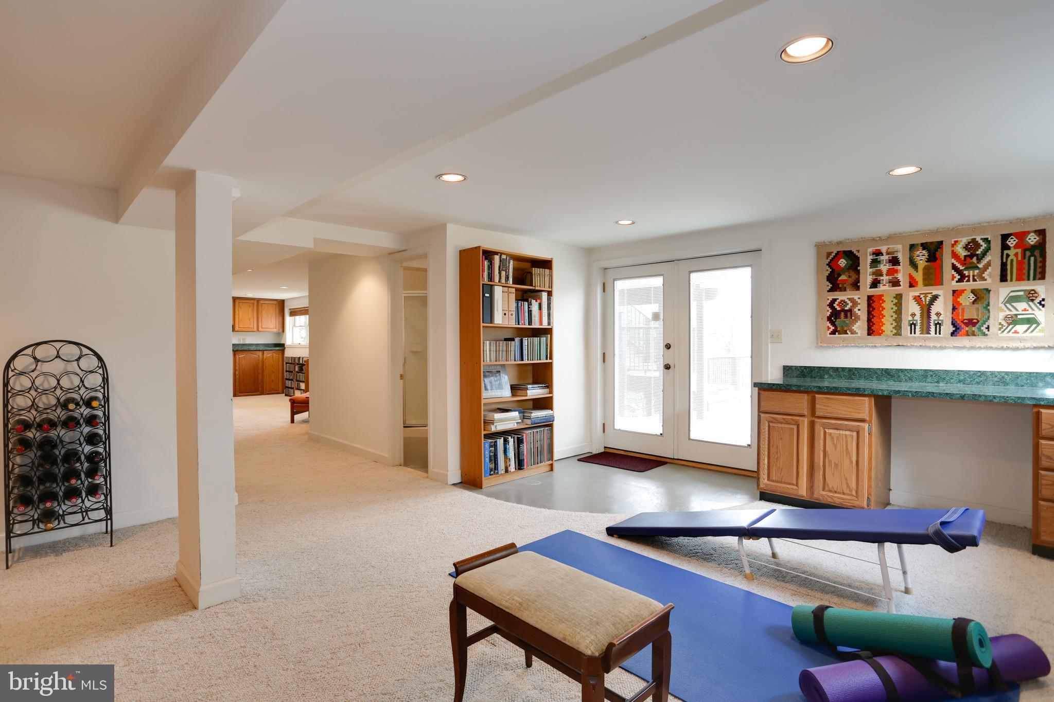 COUNTRY CLUB HILLS - Residential