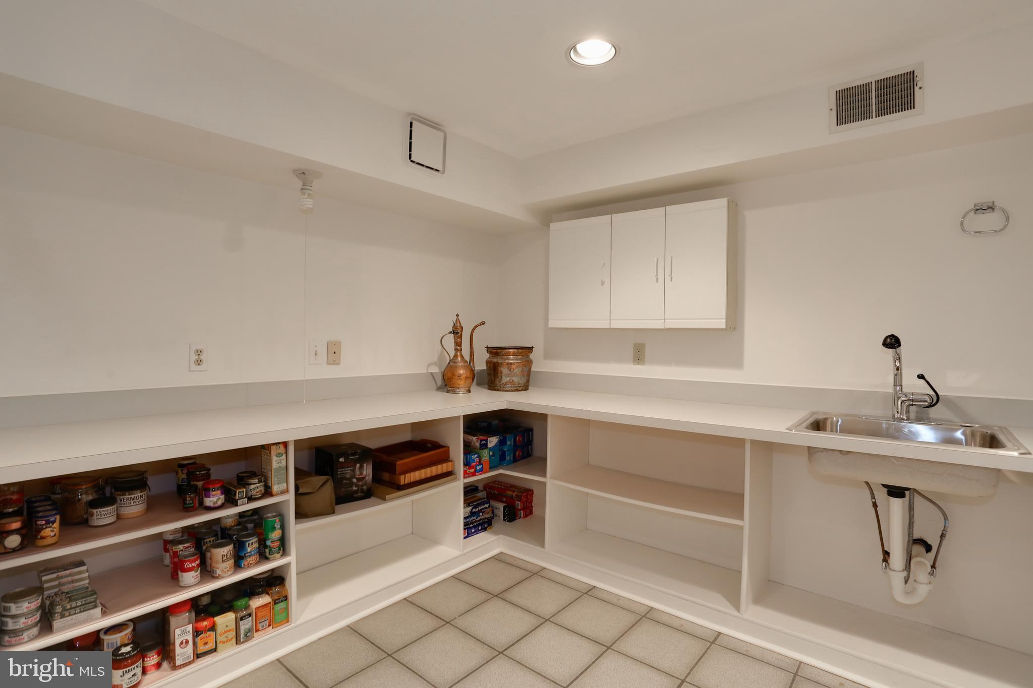 COUNTRY CLUB HILLS - Residential