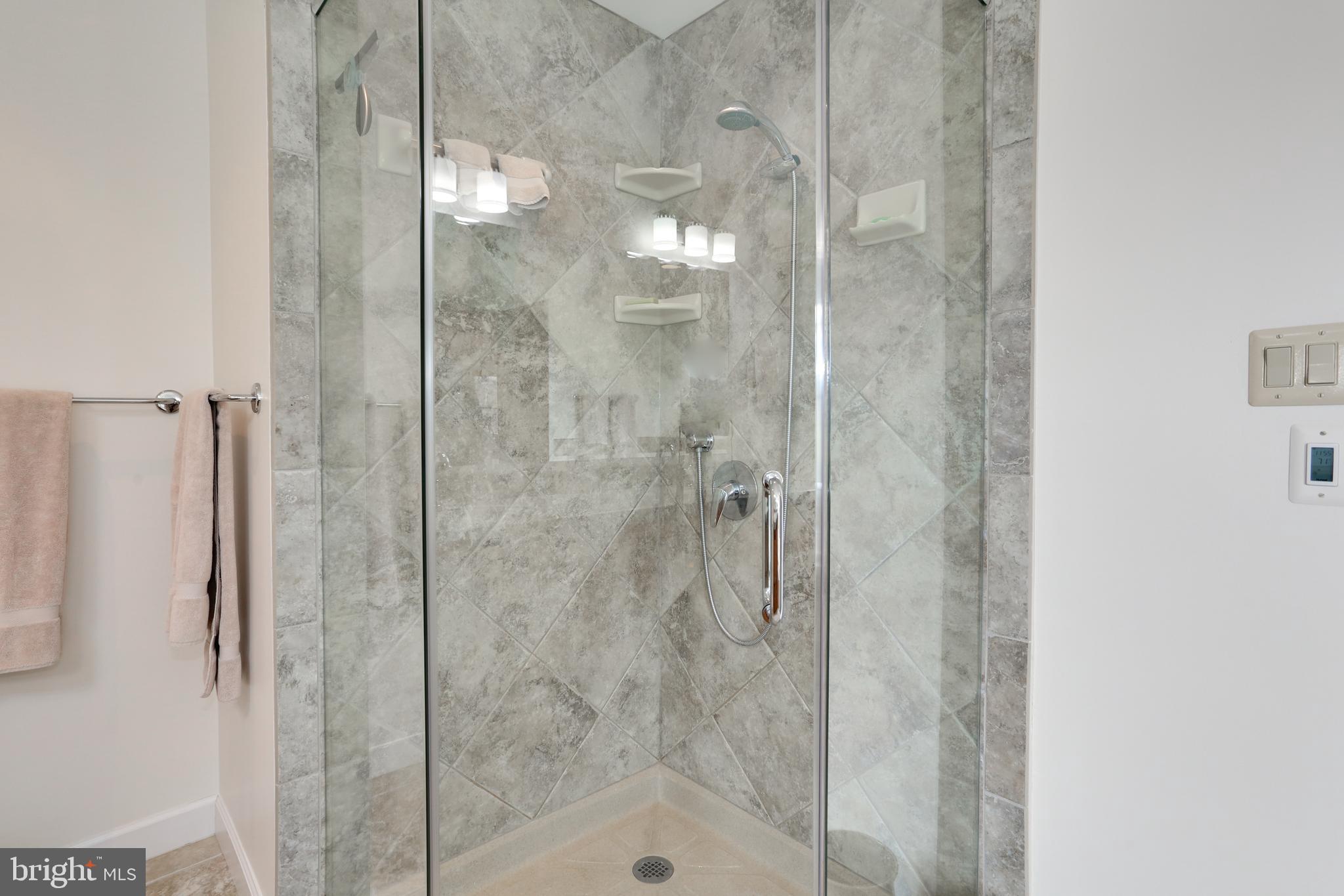 COUNTRY CLUB HILLS - Residential