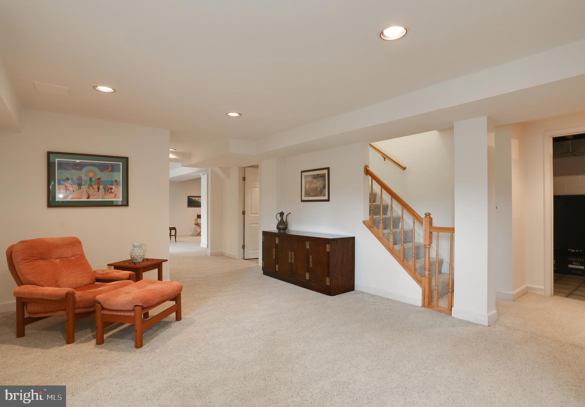 COUNTRY CLUB HILLS - Residential