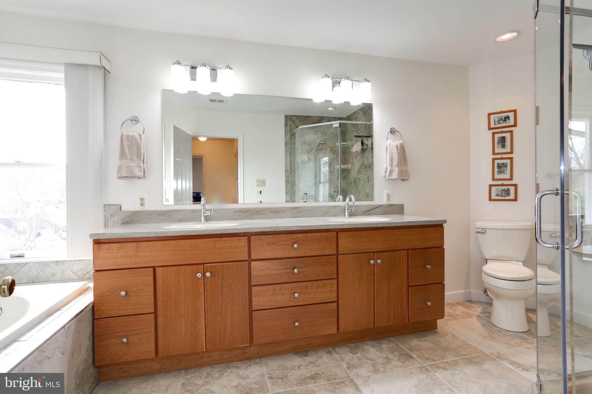 COUNTRY CLUB HILLS - Residential