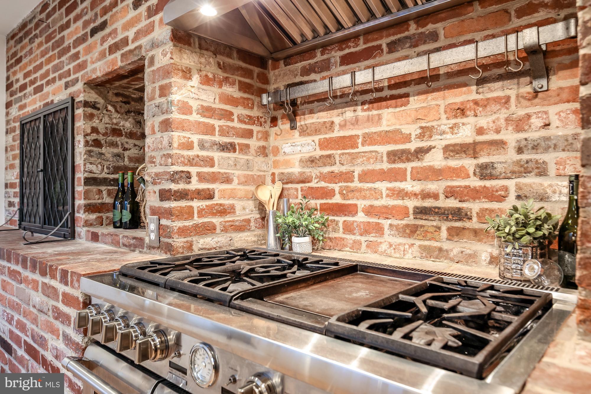 WHITEHALL MANOR - Residential