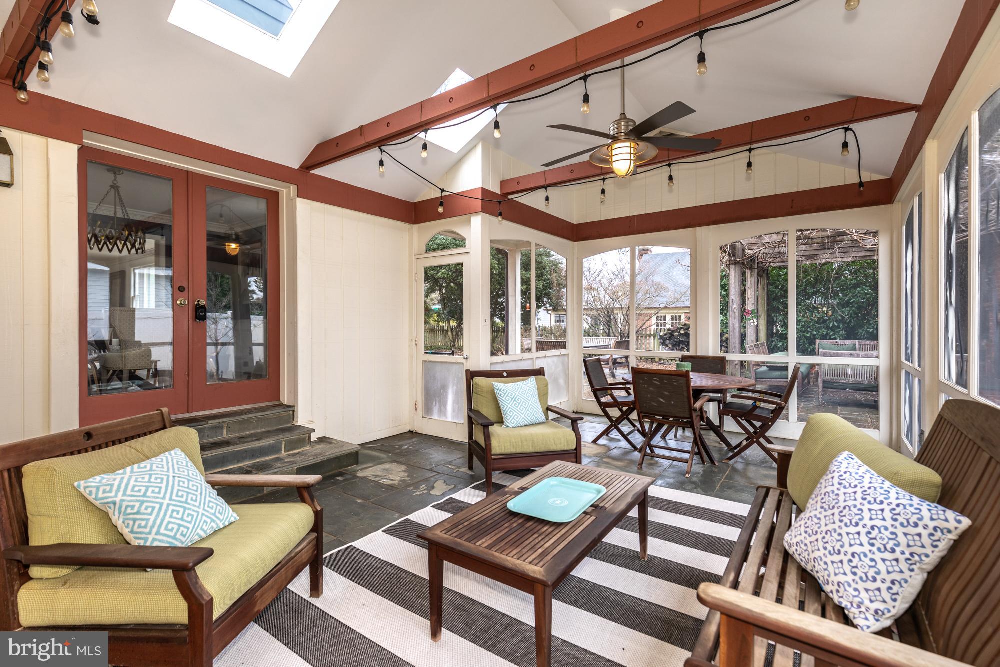 WHITEHALL MANOR - Residential