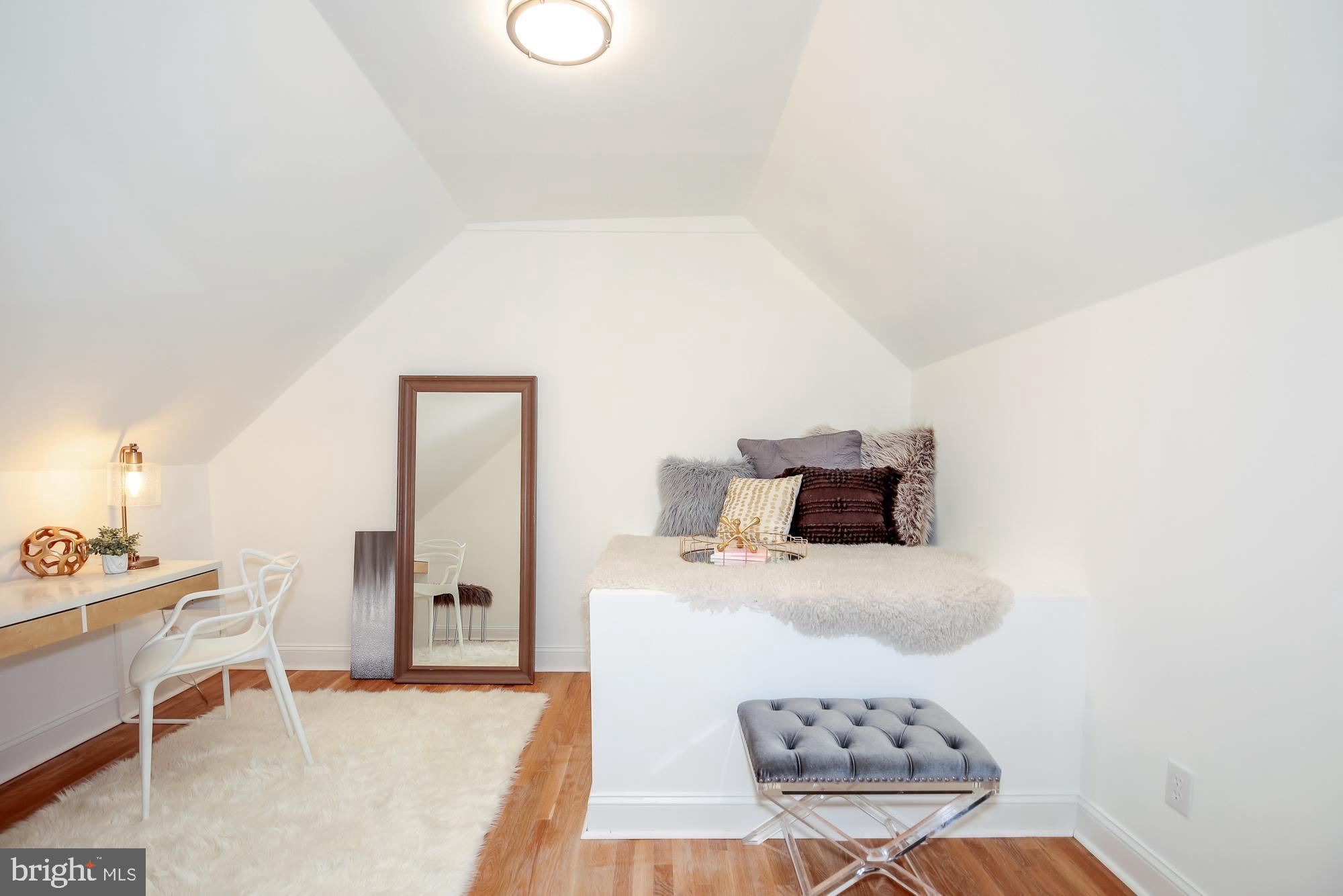 WHITEHALL MANOR - Residential