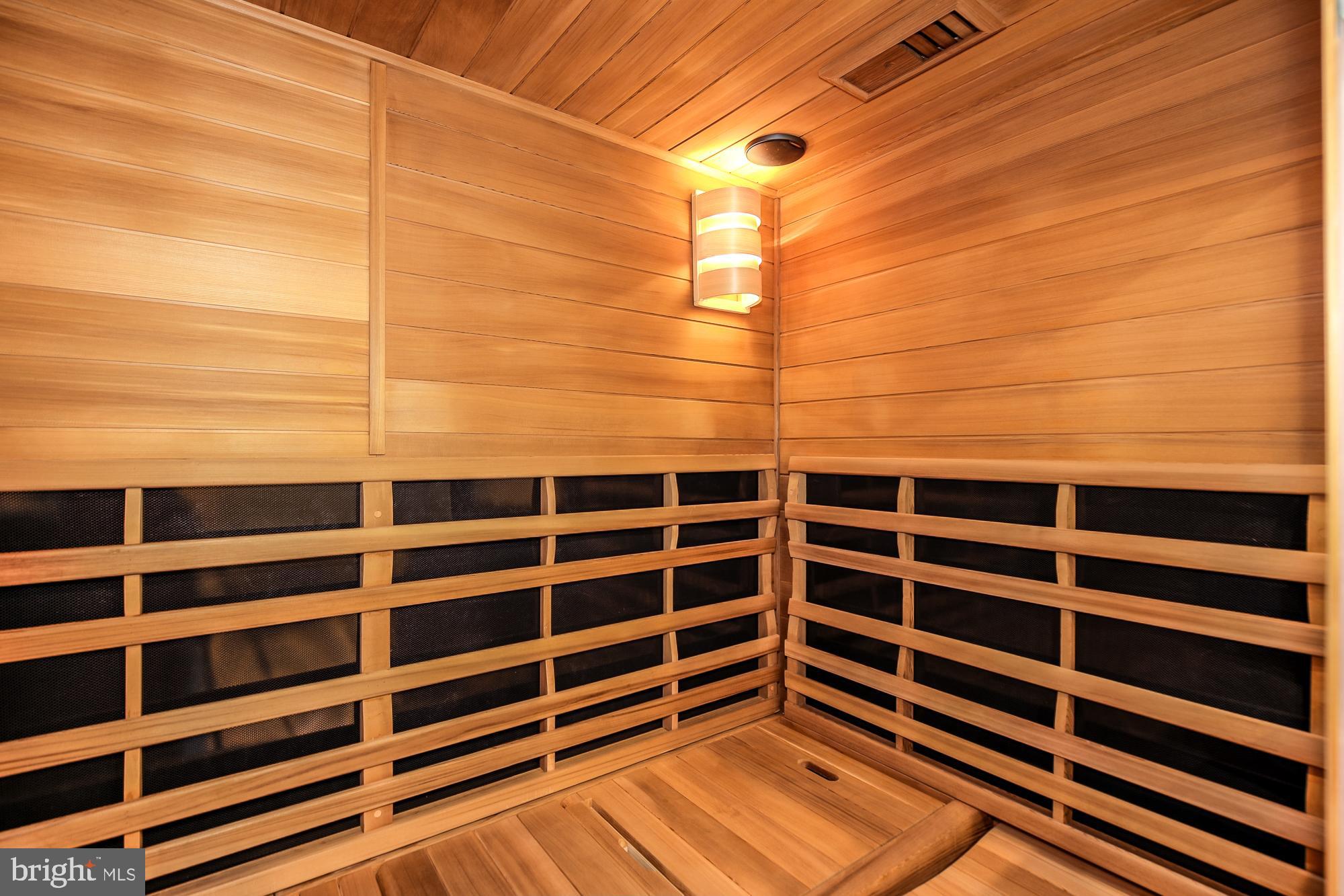 WHITEHALL MANOR - Residential