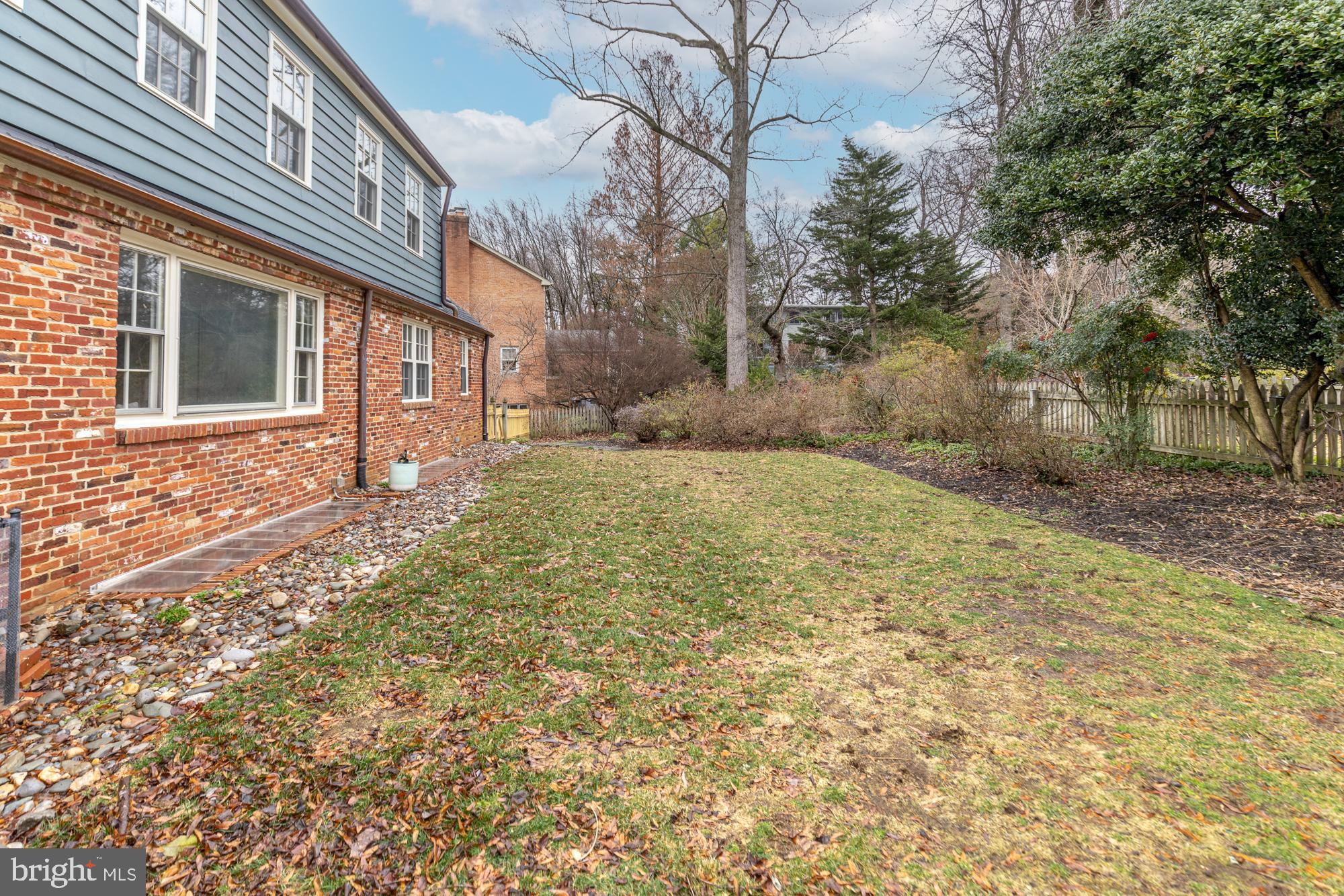 WHITEHALL MANOR - Residential