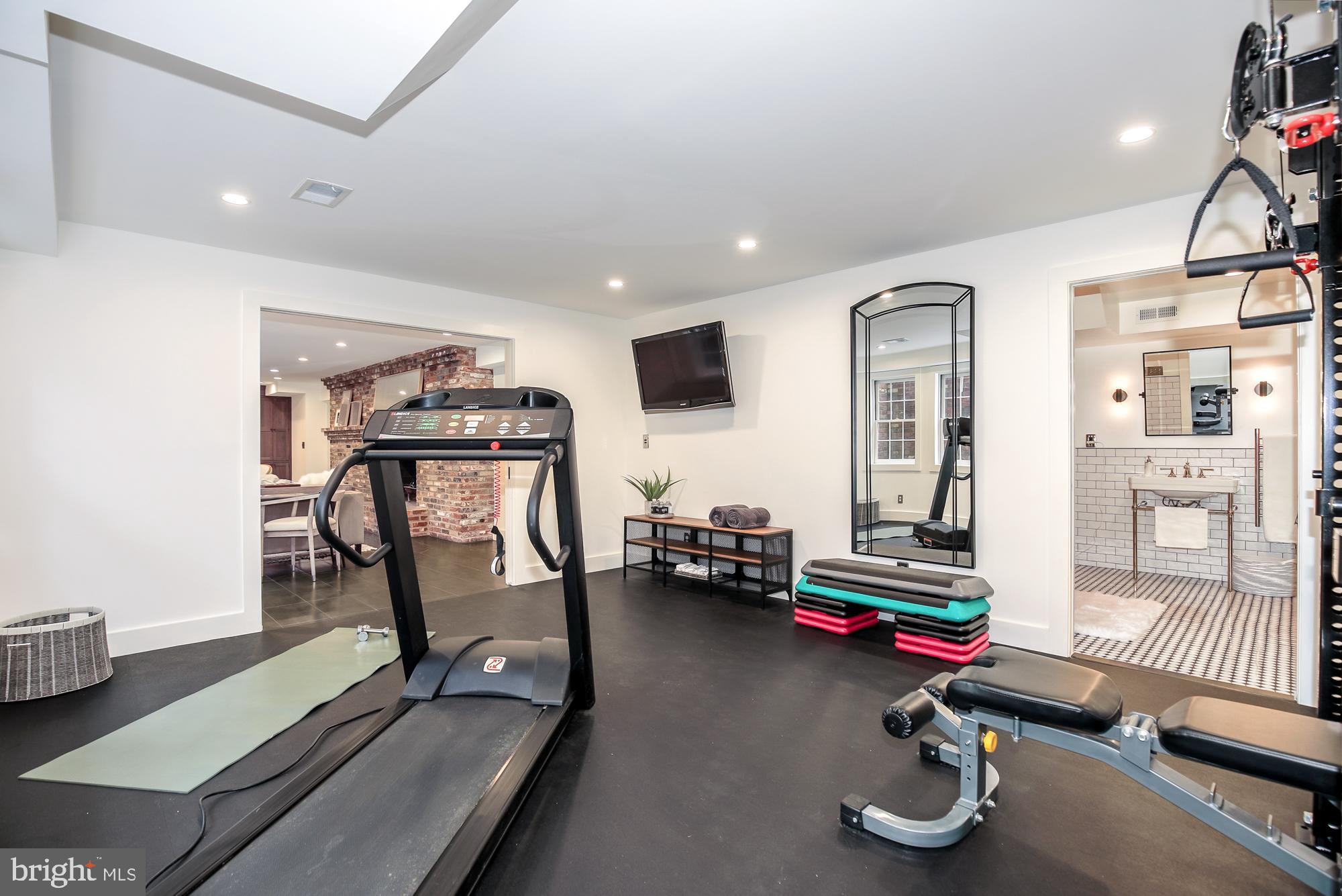 WHITEHALL MANOR - Residential