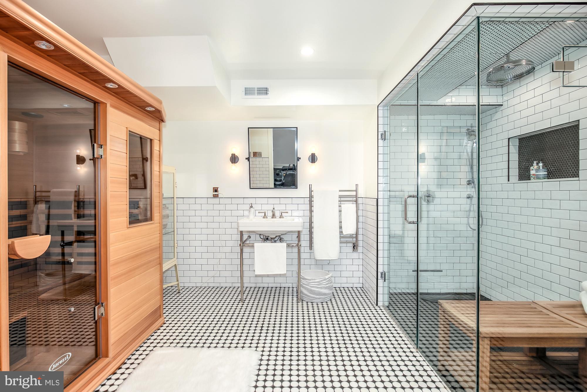 WHITEHALL MANOR - Residential