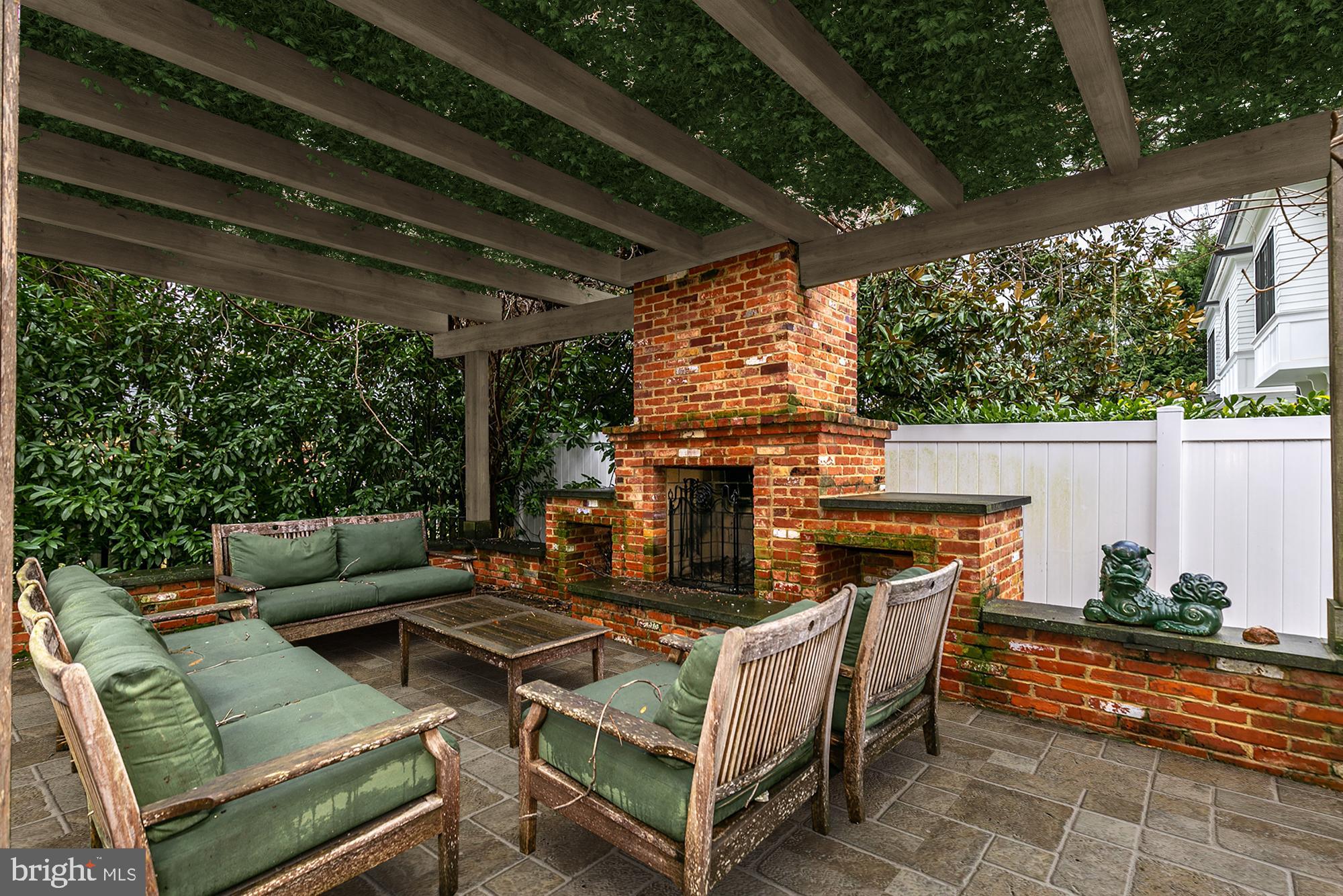 WHITEHALL MANOR - Residential