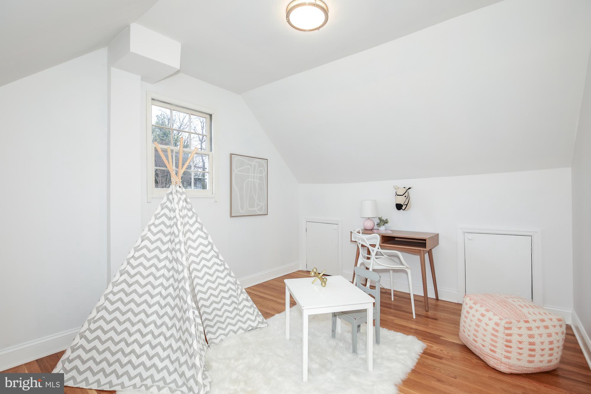 WHITEHALL MANOR - Residential