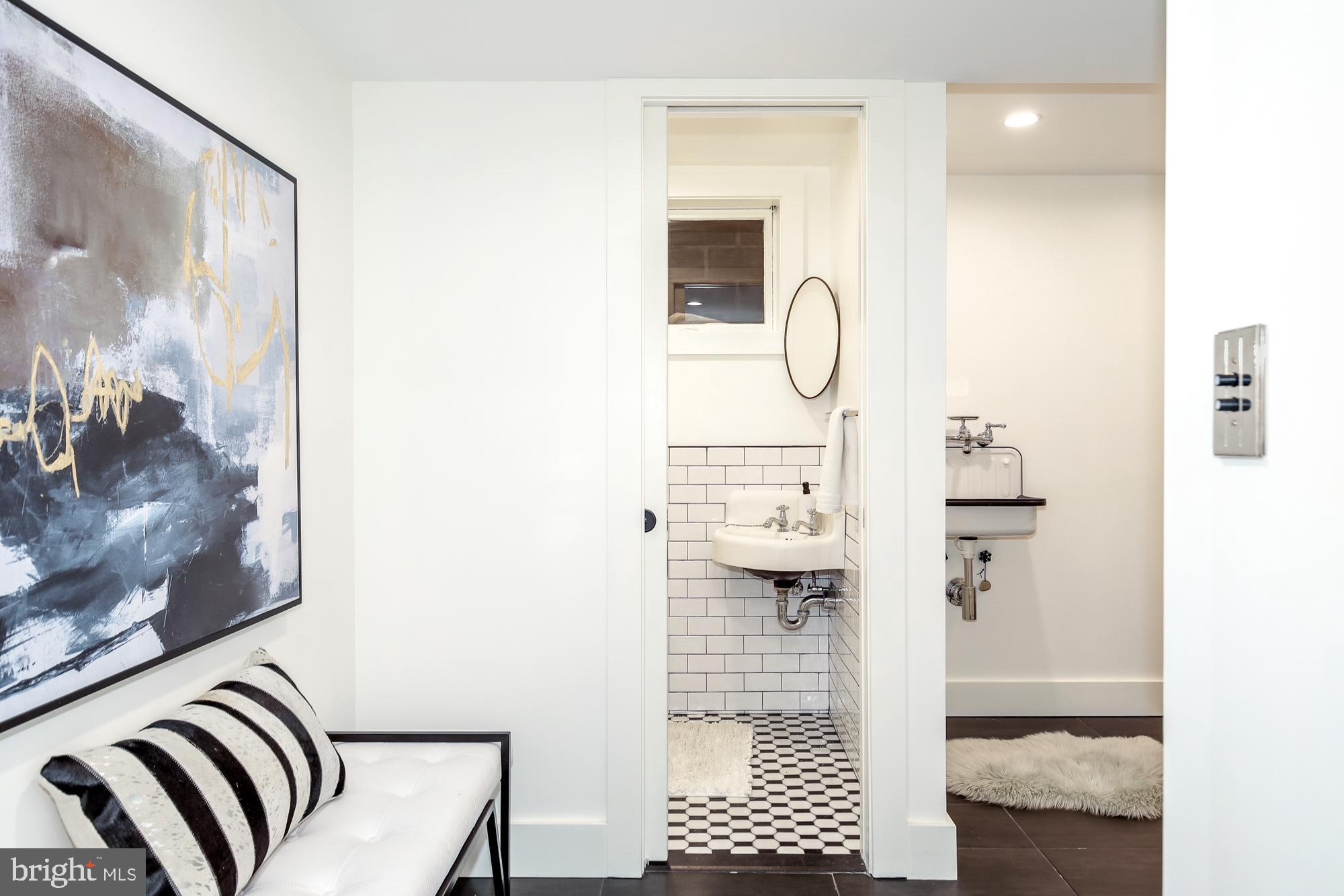 WHITEHALL MANOR - Residential