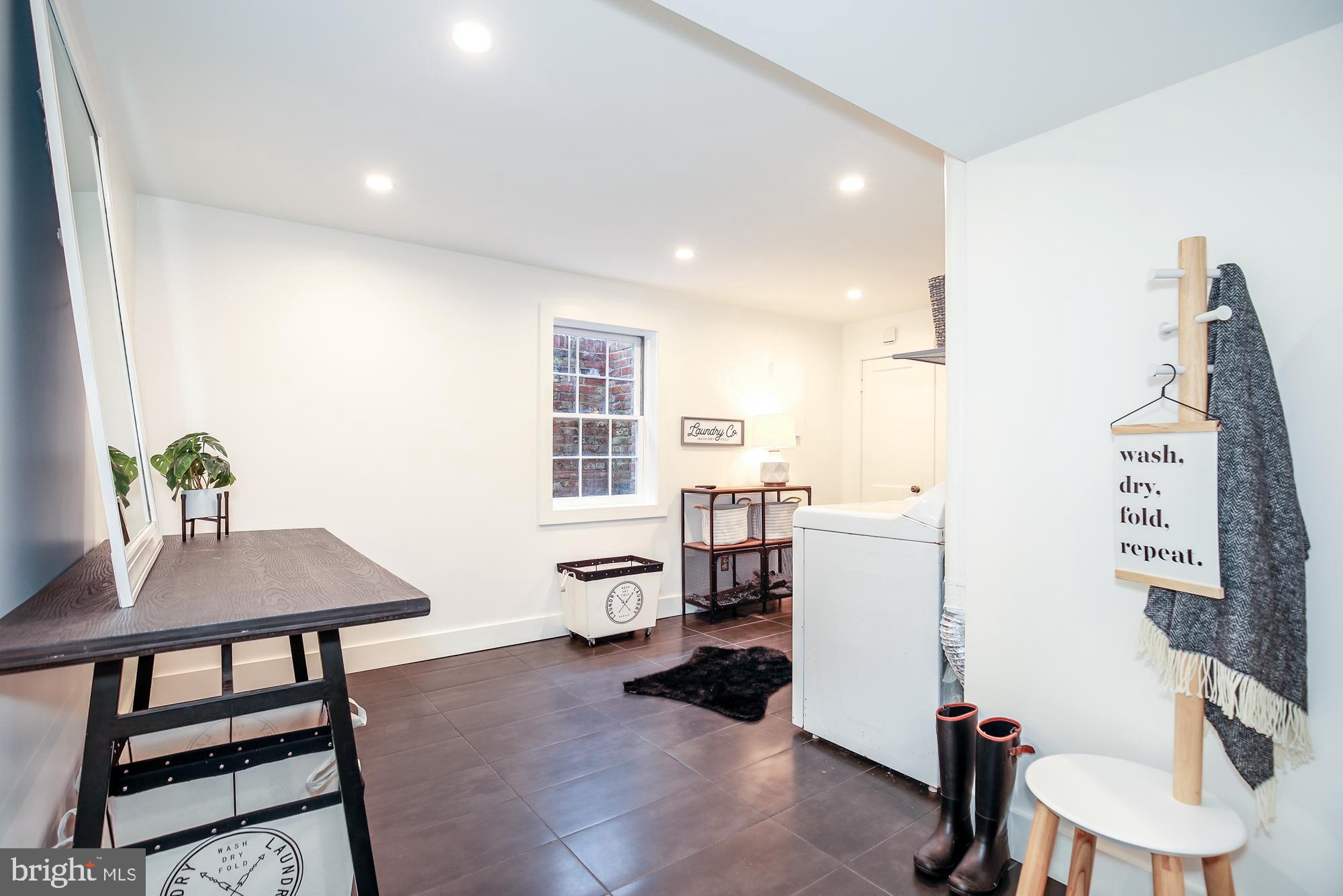 WHITEHALL MANOR - Residential