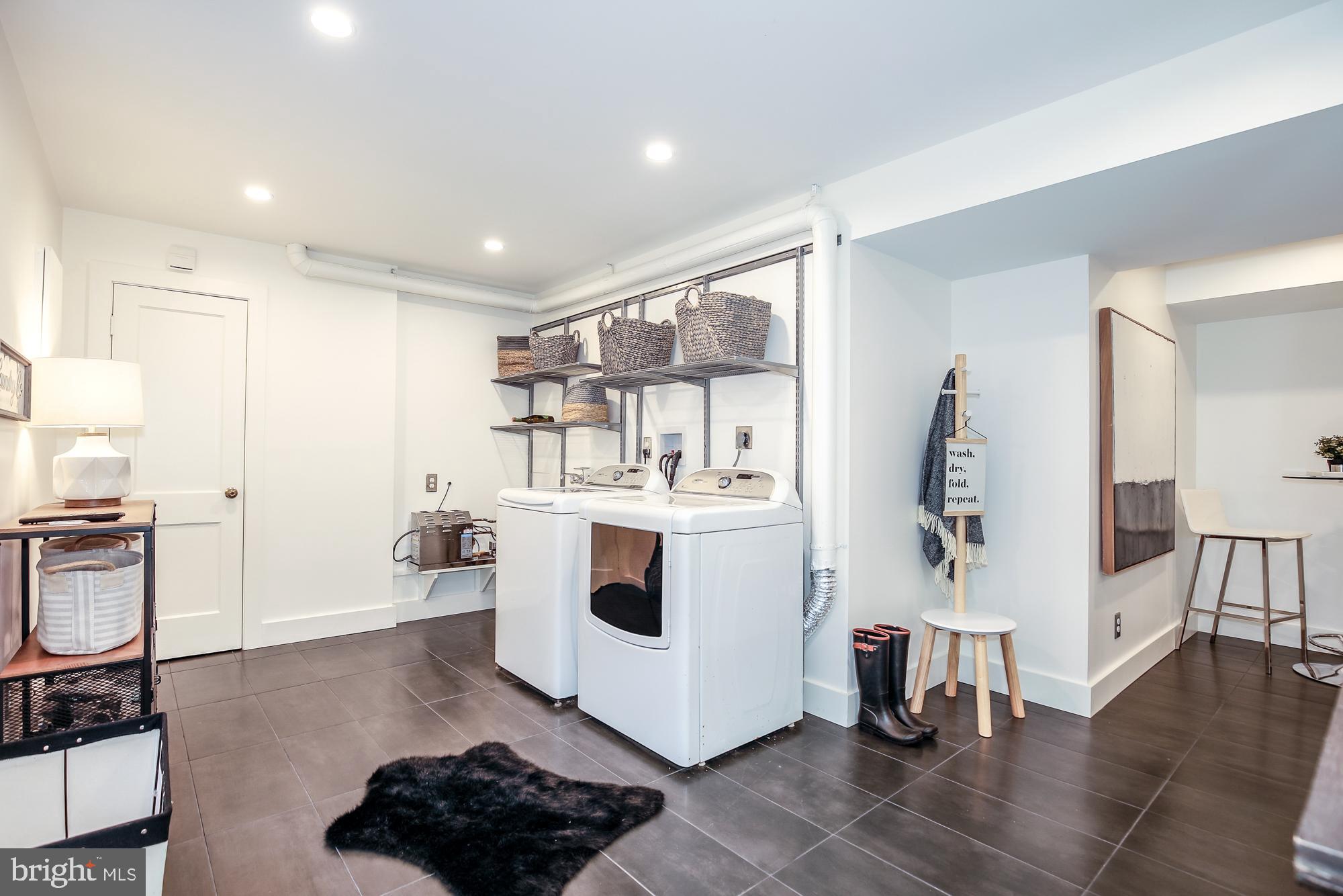 WHITEHALL MANOR - Residential